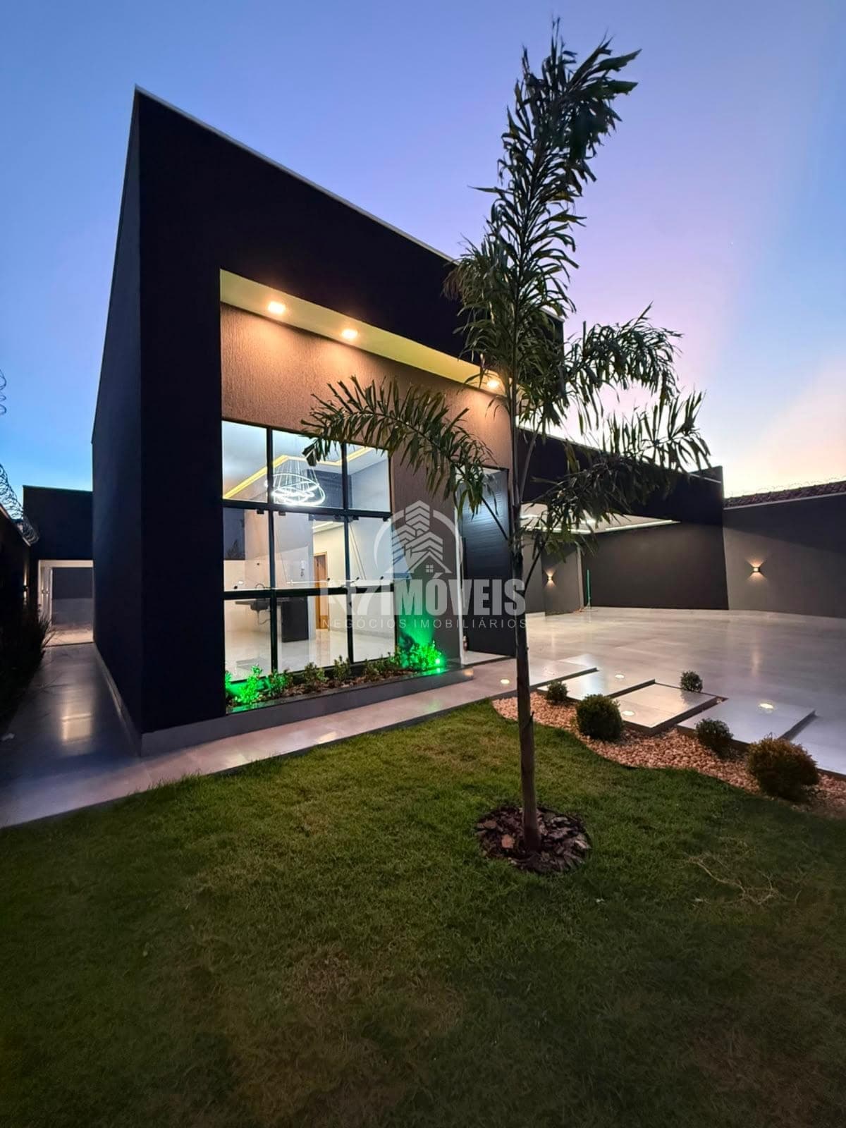 CASA DE ALTO PADRÃO NO SANTOS DUMONT - GOIÂNIA/GO