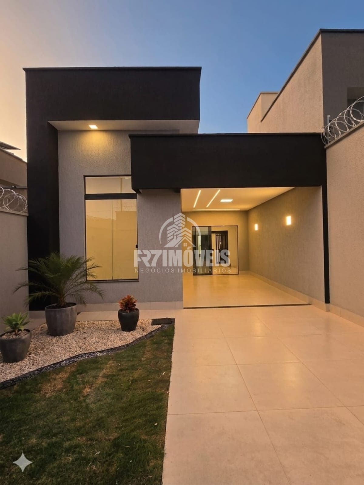 CASA COM PISCINA NO PARQUE DAS FLORES - GOIÂNIA/GO