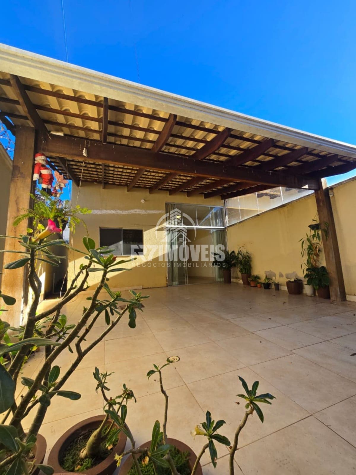 CASA PARA REFORMAR 3 QUARTOS SENDO 1 SUÍTE NO ALTO DO VALE  – GOIÂNIA