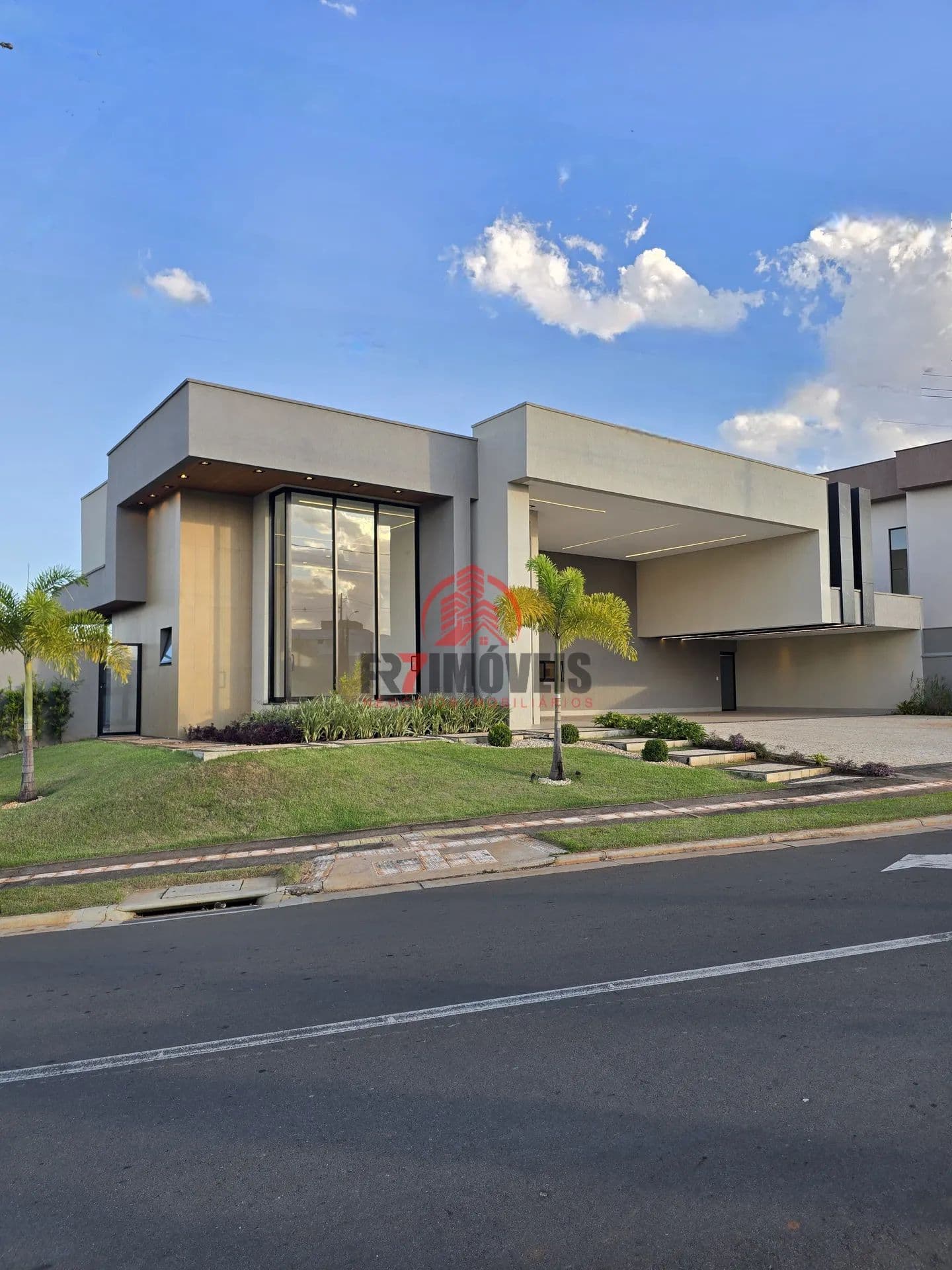 CASA ALTO PADRAO COM OFURÔ NO CONDOMÍNIO VILLAGIO TOSCANA GOIÂNIA GO