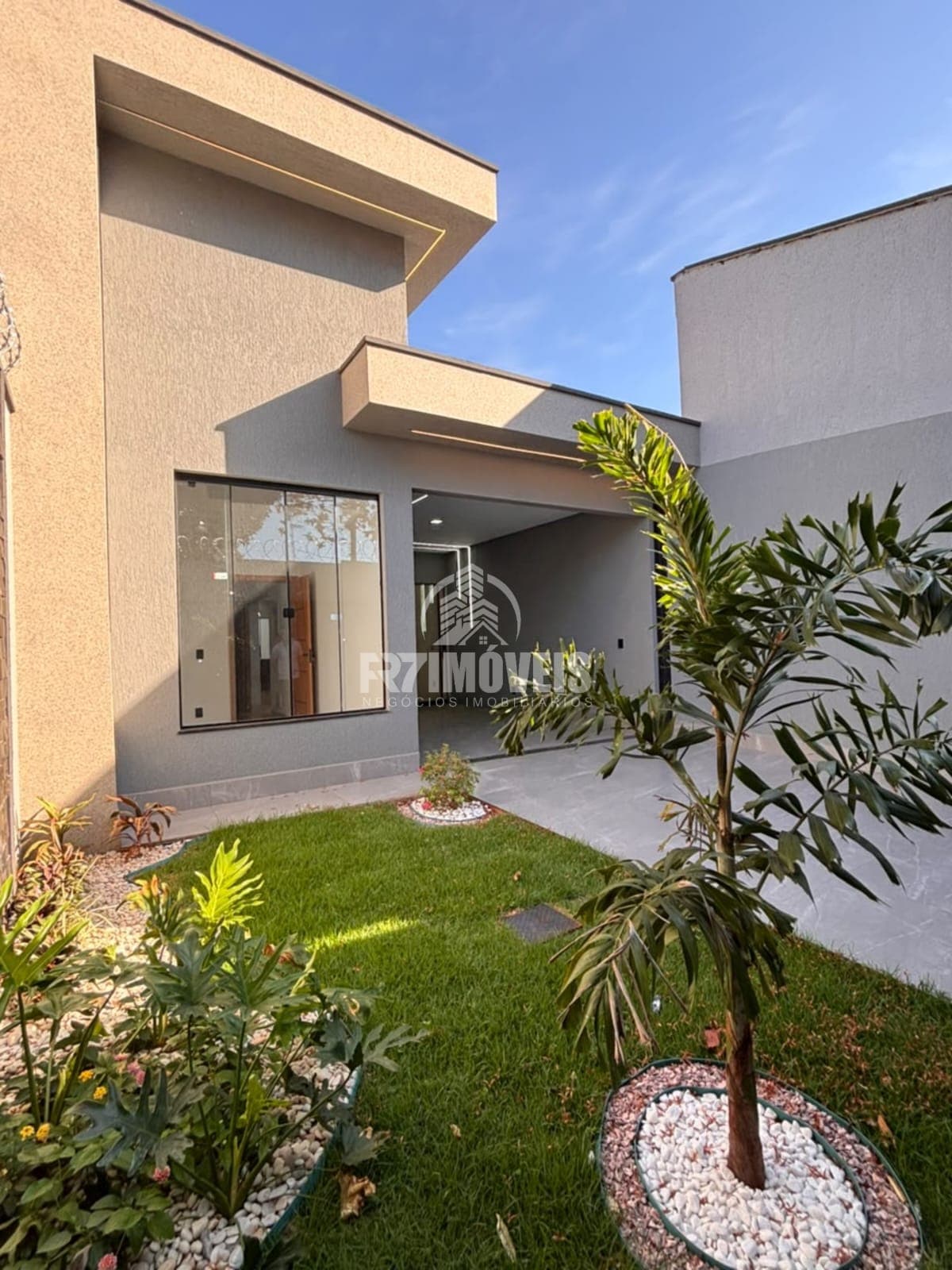 CASA COM  ÁREA GOURMET E PISICNA - 3 QUARTOS SENDO 1 SUÍTE - BALNEÁRIO MEIA PONTE