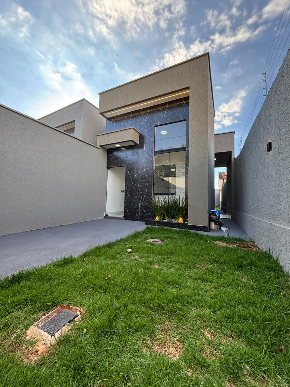 ENTRADA FACILITADA CASA  3 QUARTOS SENDO 1 SUÍTE COM QUINTAL NO RESIDENCIAL PARK SOLAR - GOIÂNIA/GO