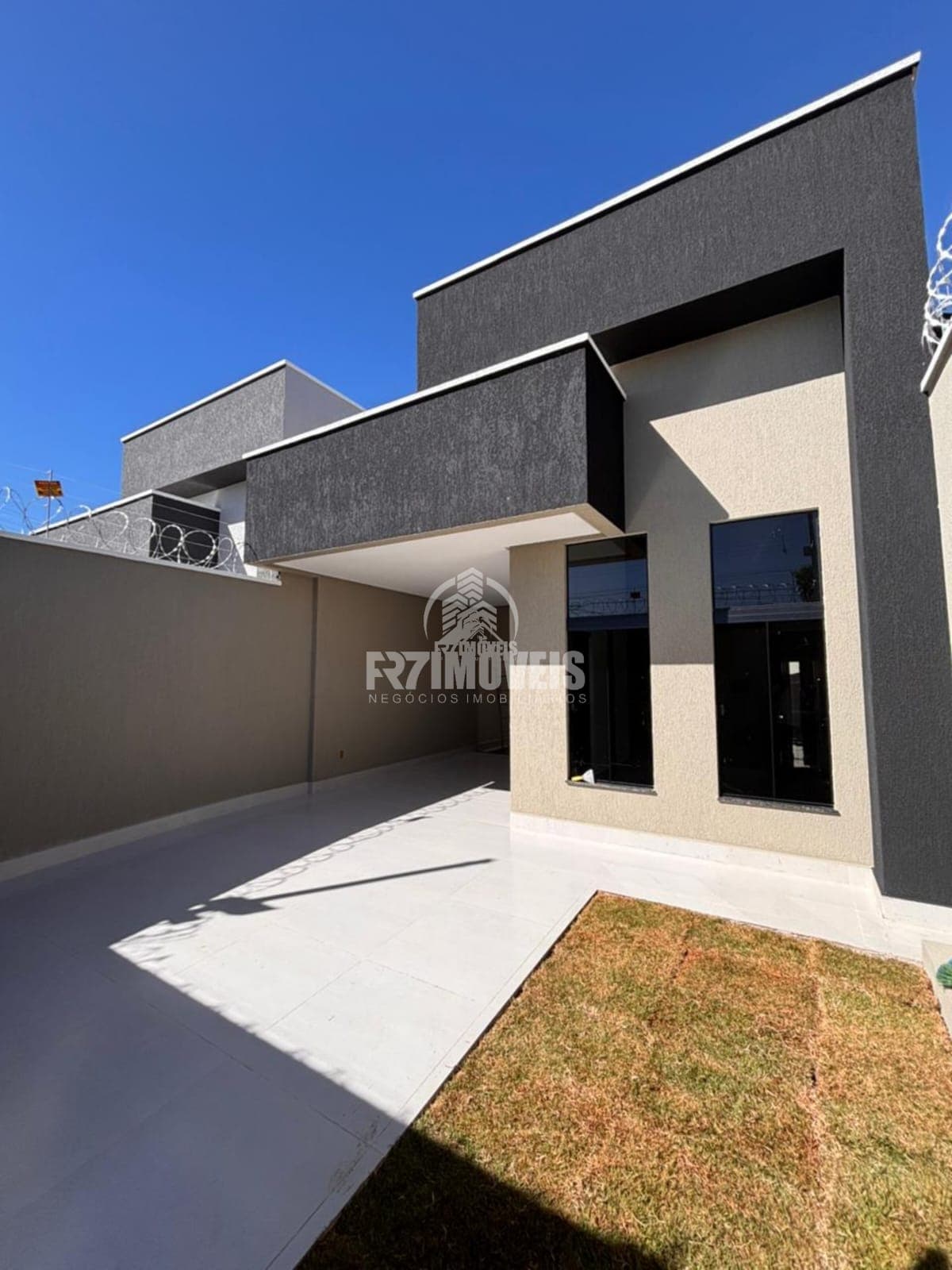 EXCELETE CASA NO SETOR BALNEÁRIO MEIA PONTE – GOIÂNIA/GO