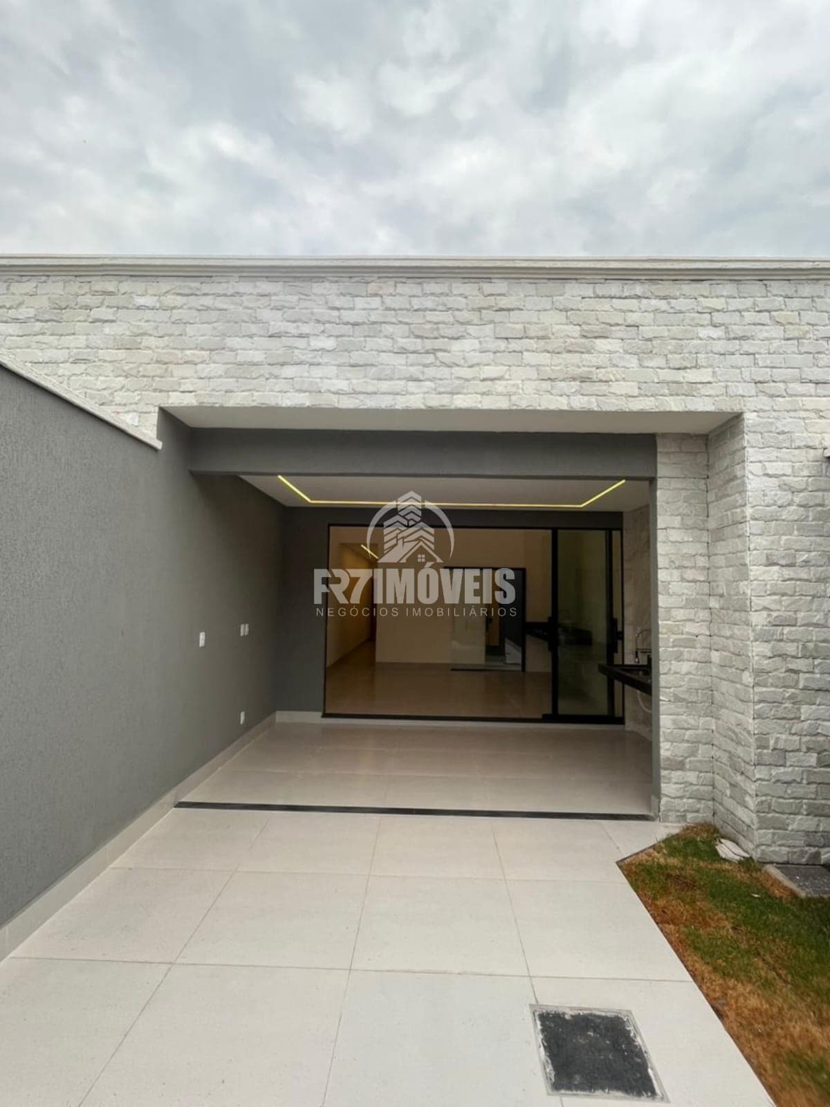 CASA COM EXCELENTE LOCALIZAÇÃO NO JARDIM BOM JESUS - GOIÂNIA/GO