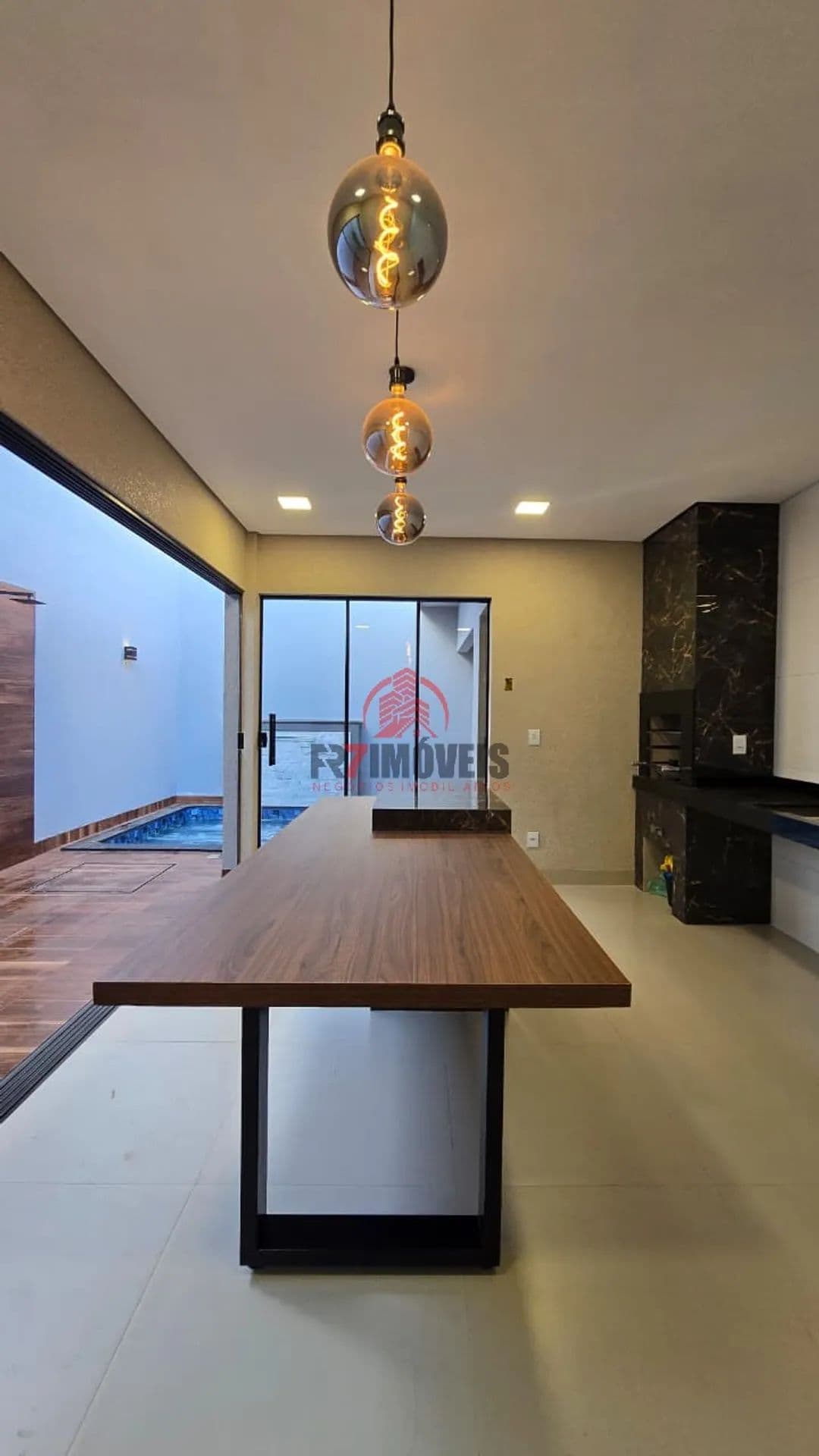 CASA COM PISCINA NO RESIDENCIAL PETRÓPOLIS - GOIÂNIA/GO