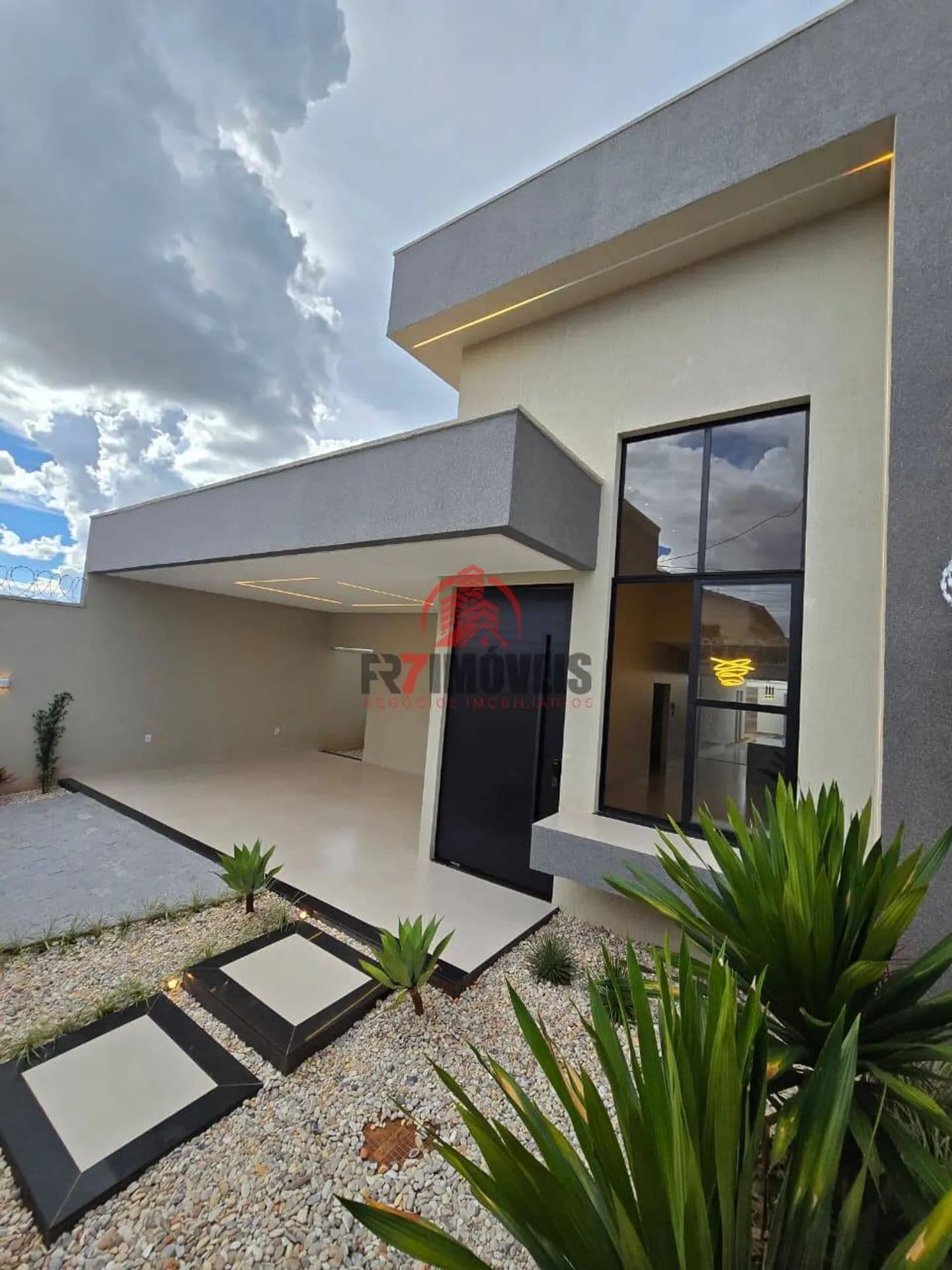 CASA ALTO PADRÃO NO JARDIM GRAMADO - GOIÂNIA/GO