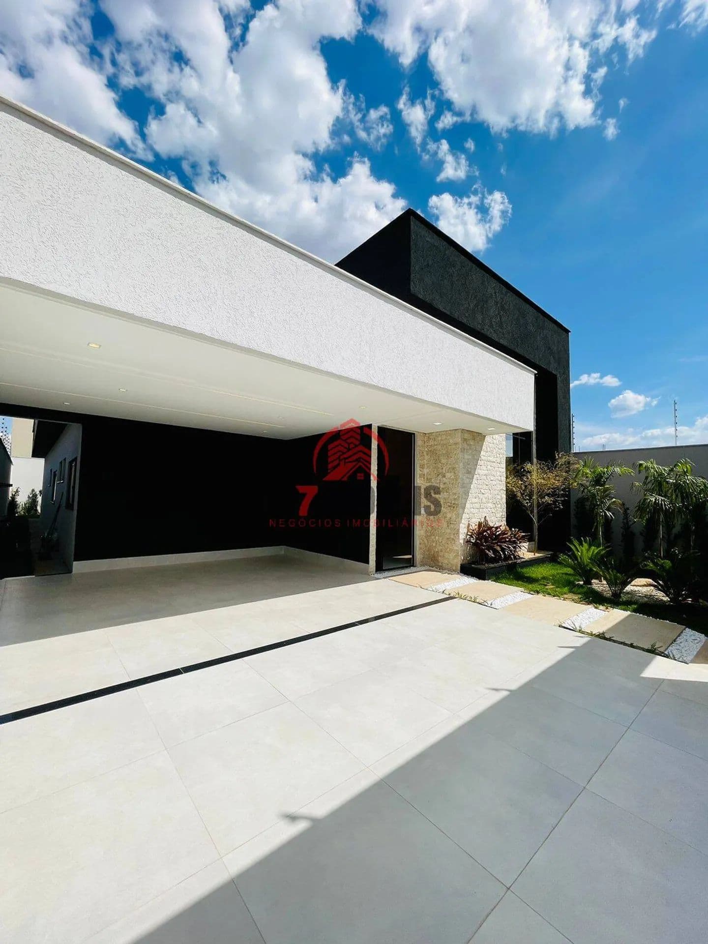 CASA ALTO PADRÃO NO SETOR MOINHO DOS VENTOS – GOIÂNIA/GO