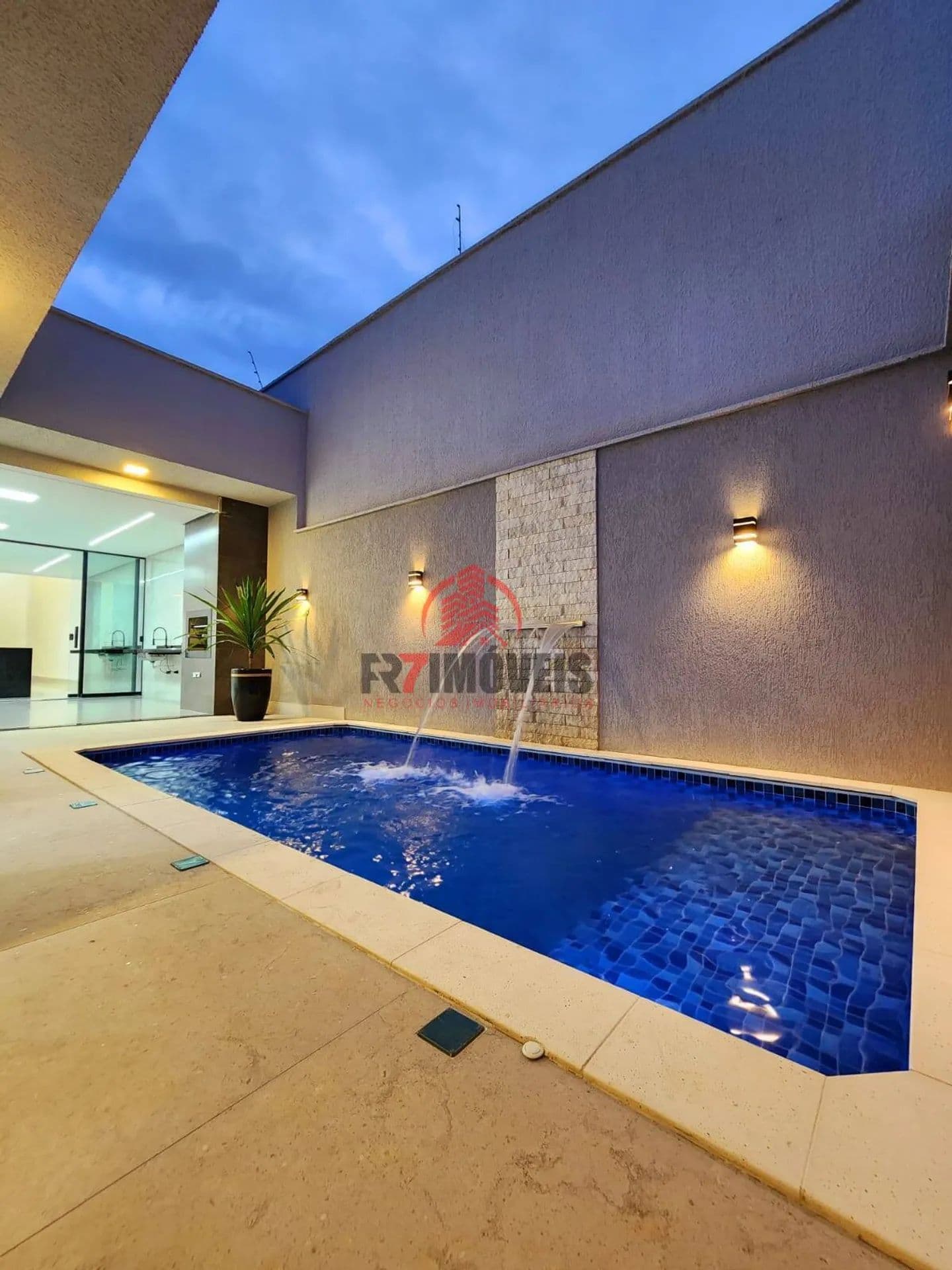 CASA DE ALTO PADRÃO NO RESIDENCIAL HUMAITÁ – GOIÂNIA/GO