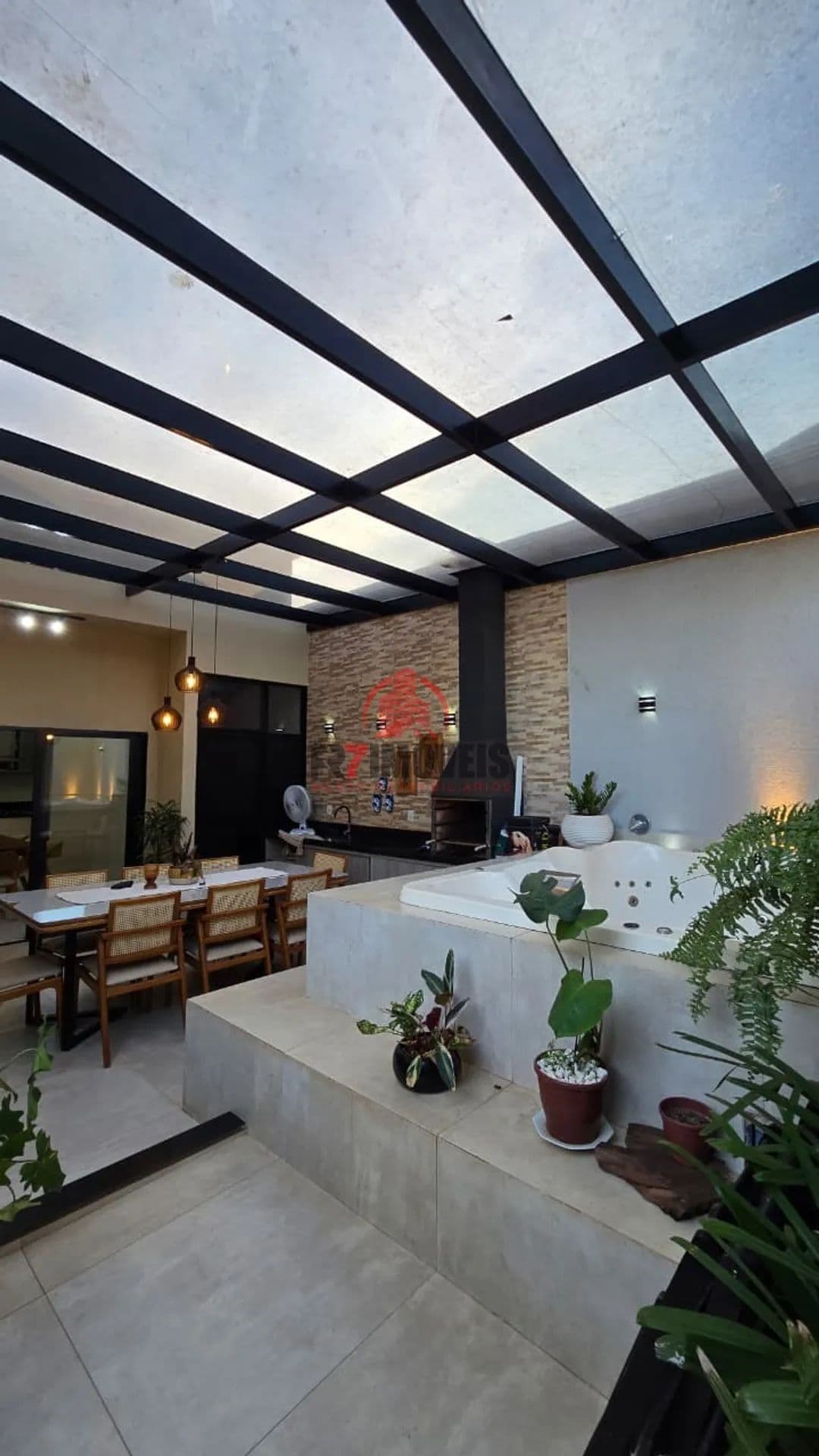CASA ALTÍSSIMO PADRÃO EM ACABAMENTO NO RES. BRISAS DA MATA