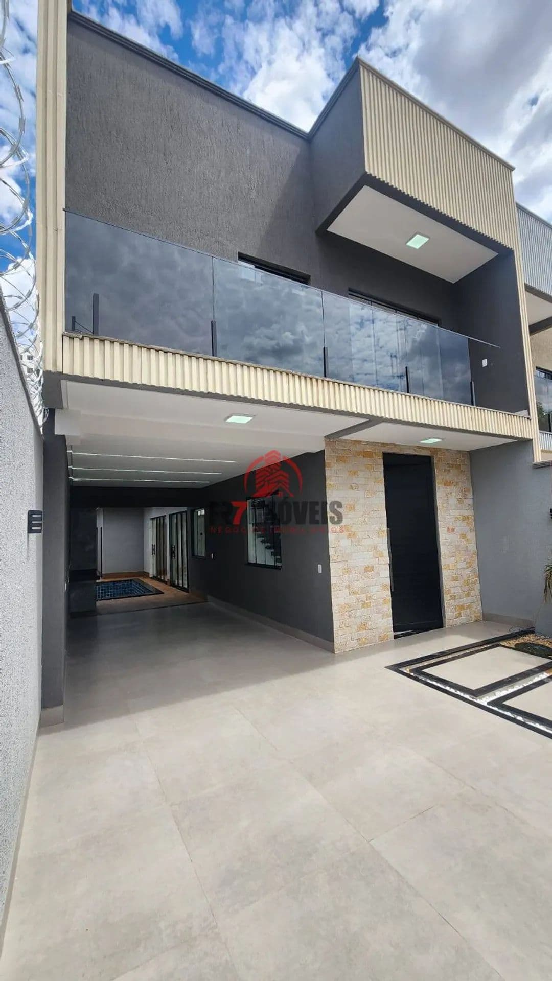 SOBRADO ALTO PADRÃO NO RESIDENCIAL MORUMBI - GOIÂNIA/GO