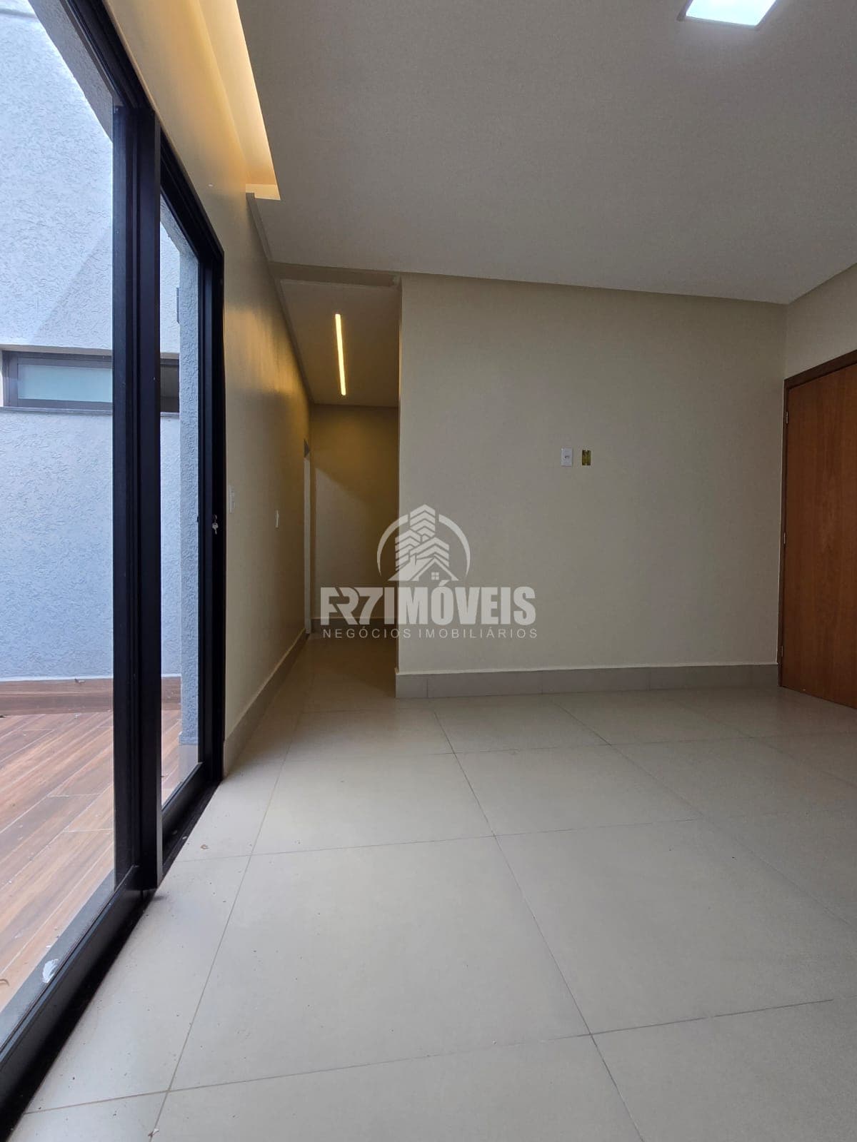 CASA COM PISCINA NO BALNEÁRIO MEIA PONTE - GOIÂNIA/GO