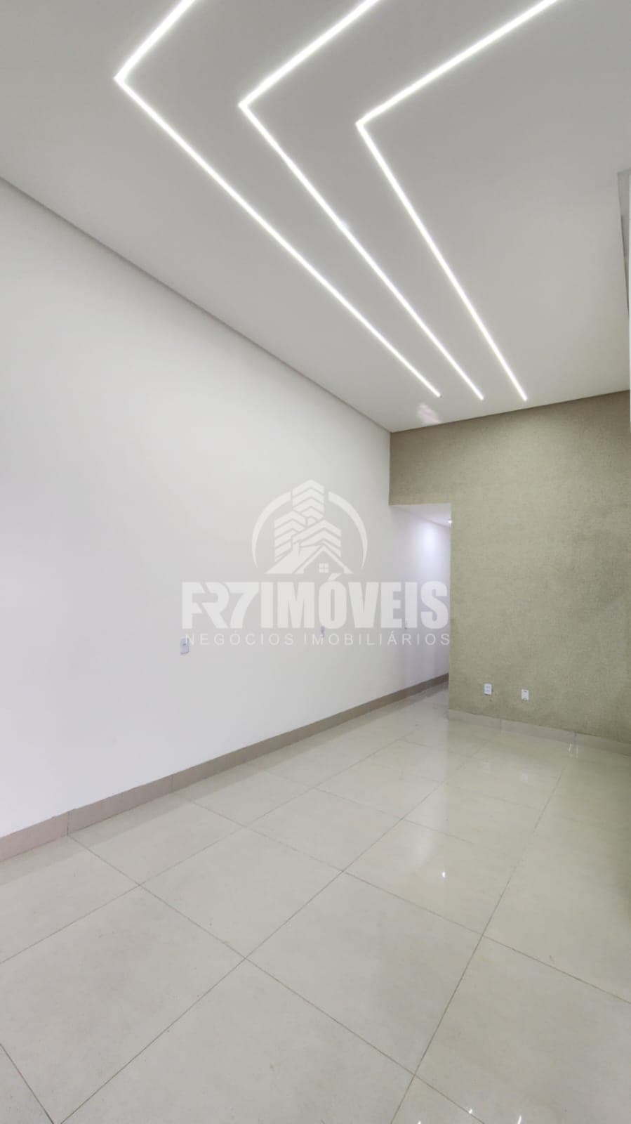 CASA DE 3 QUARTOS SENDO 1 SUÍTE SETOR VILA MUTIRÃO - GOIÂNIA/GO