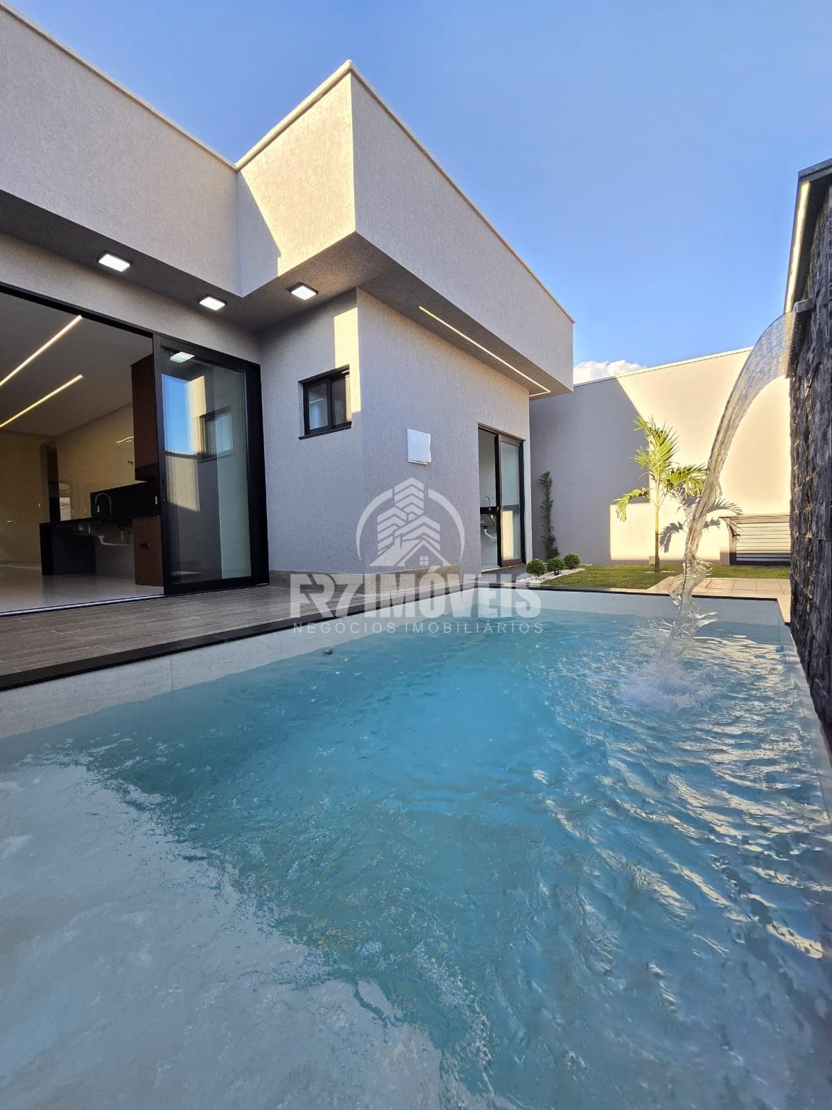 CASA ALTISSIMO PADRÃO NO RESIDENCIAL BARRAVENTO - GOIÂNIA/GO