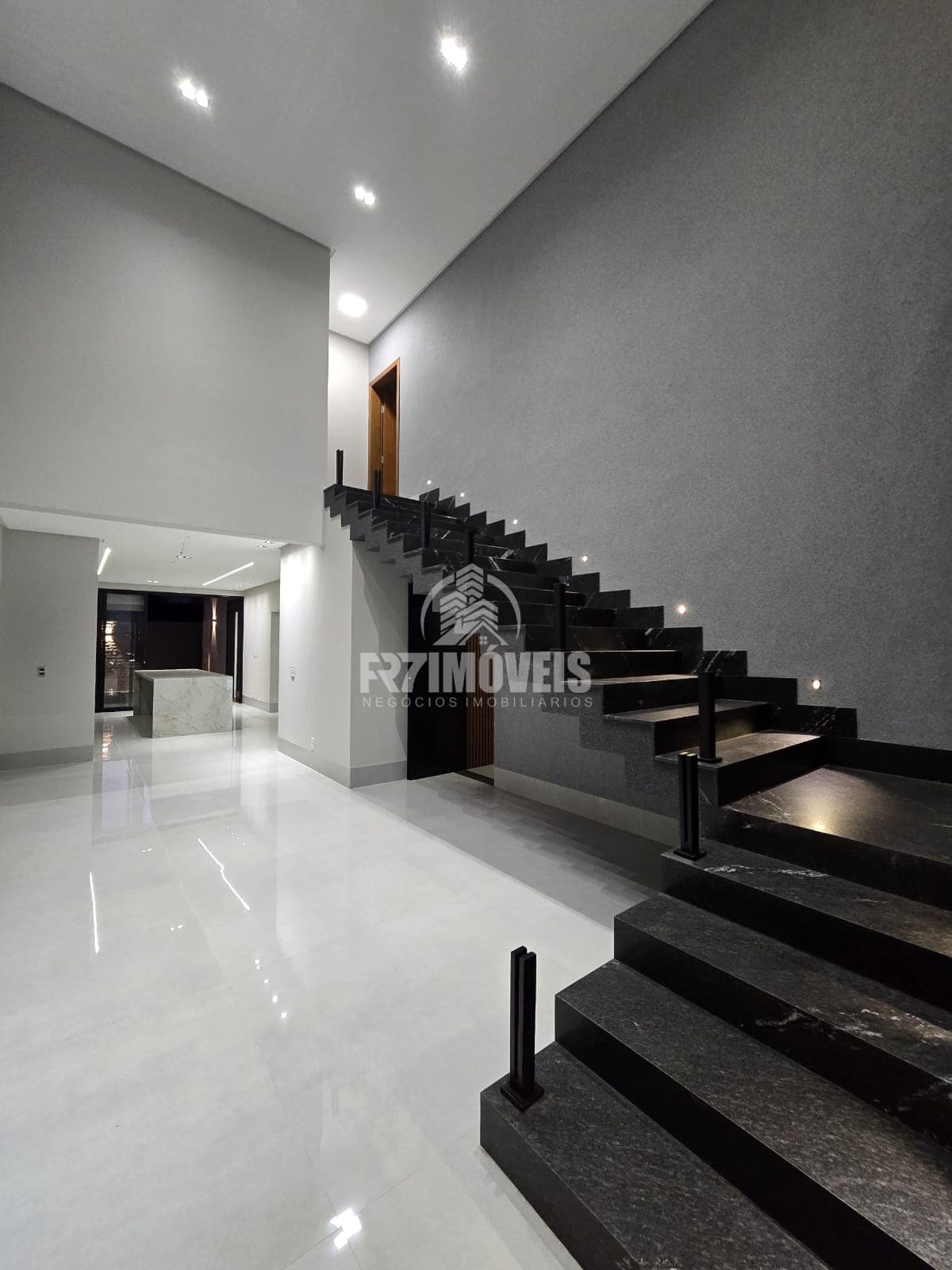 SOBRADO NO CONDOMÍNIO PARQVILLE QUARESMEIRA – TRINDADE/GO