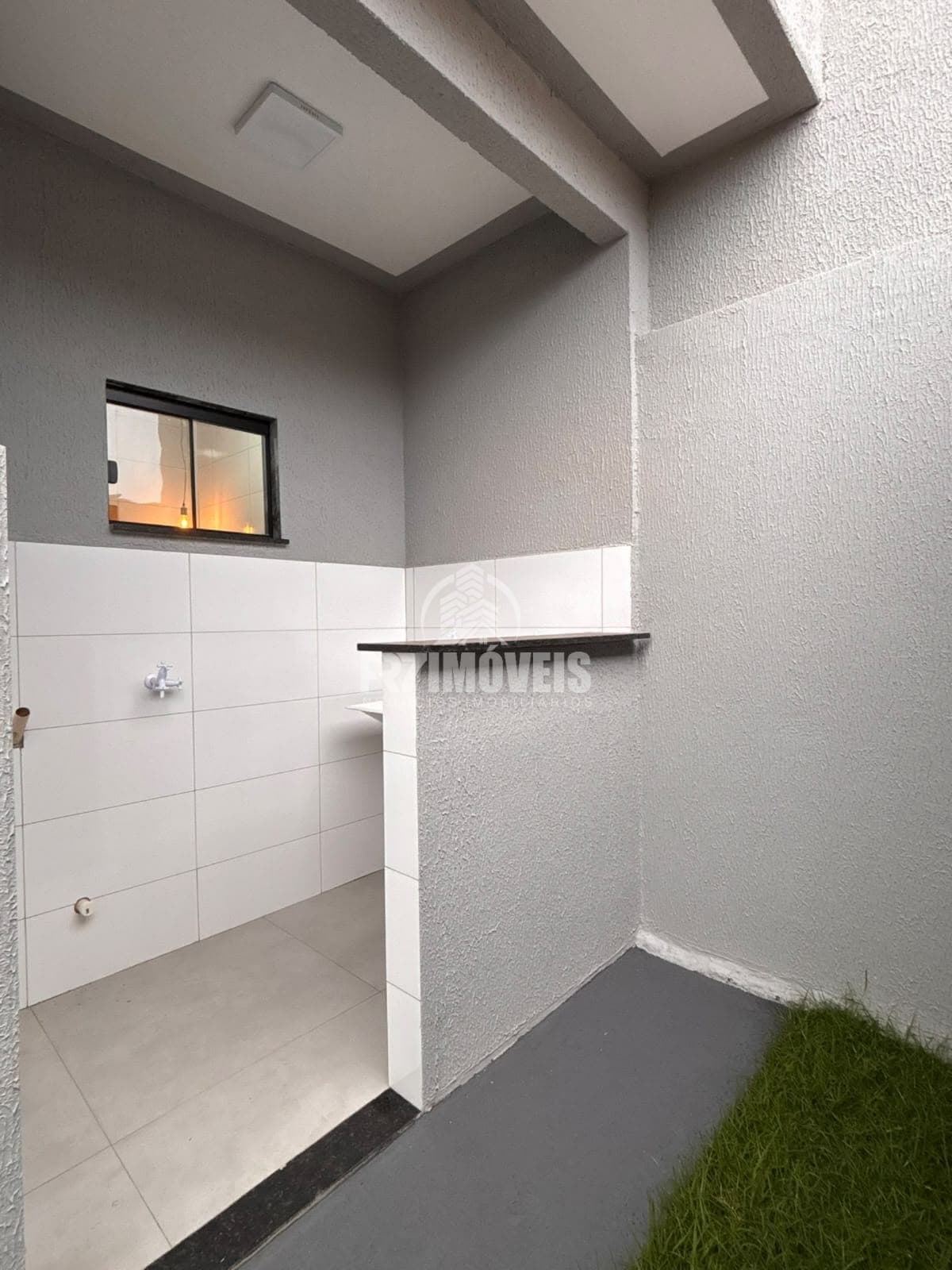 CASA COM QUINTAL E CHURRASQUEIRA - ALICE BARBOSA