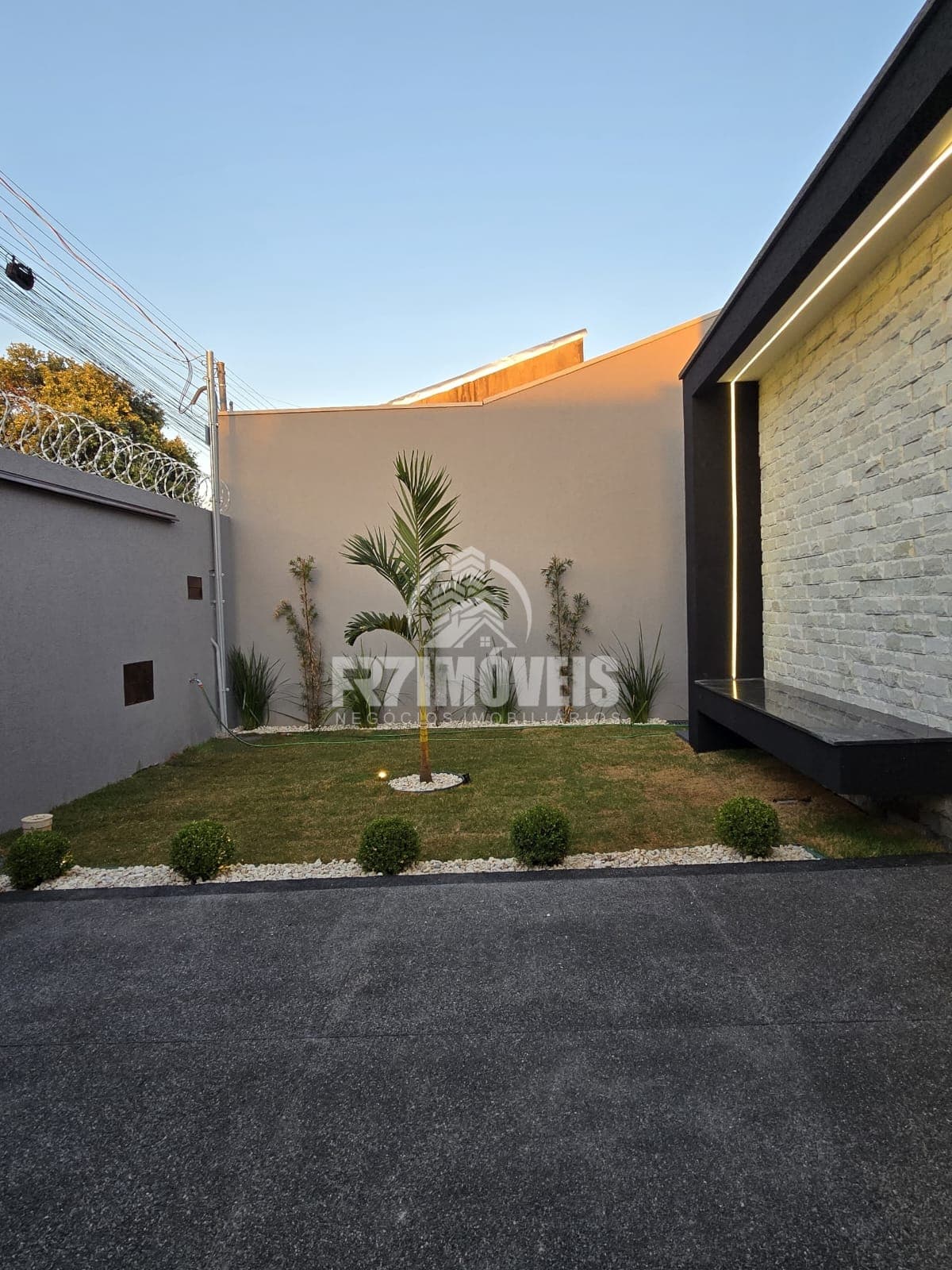 CASA ALTISSIMO PADRÃO NO RESIDENCIAL BARRAVENTO - GOIÂNIA/GO