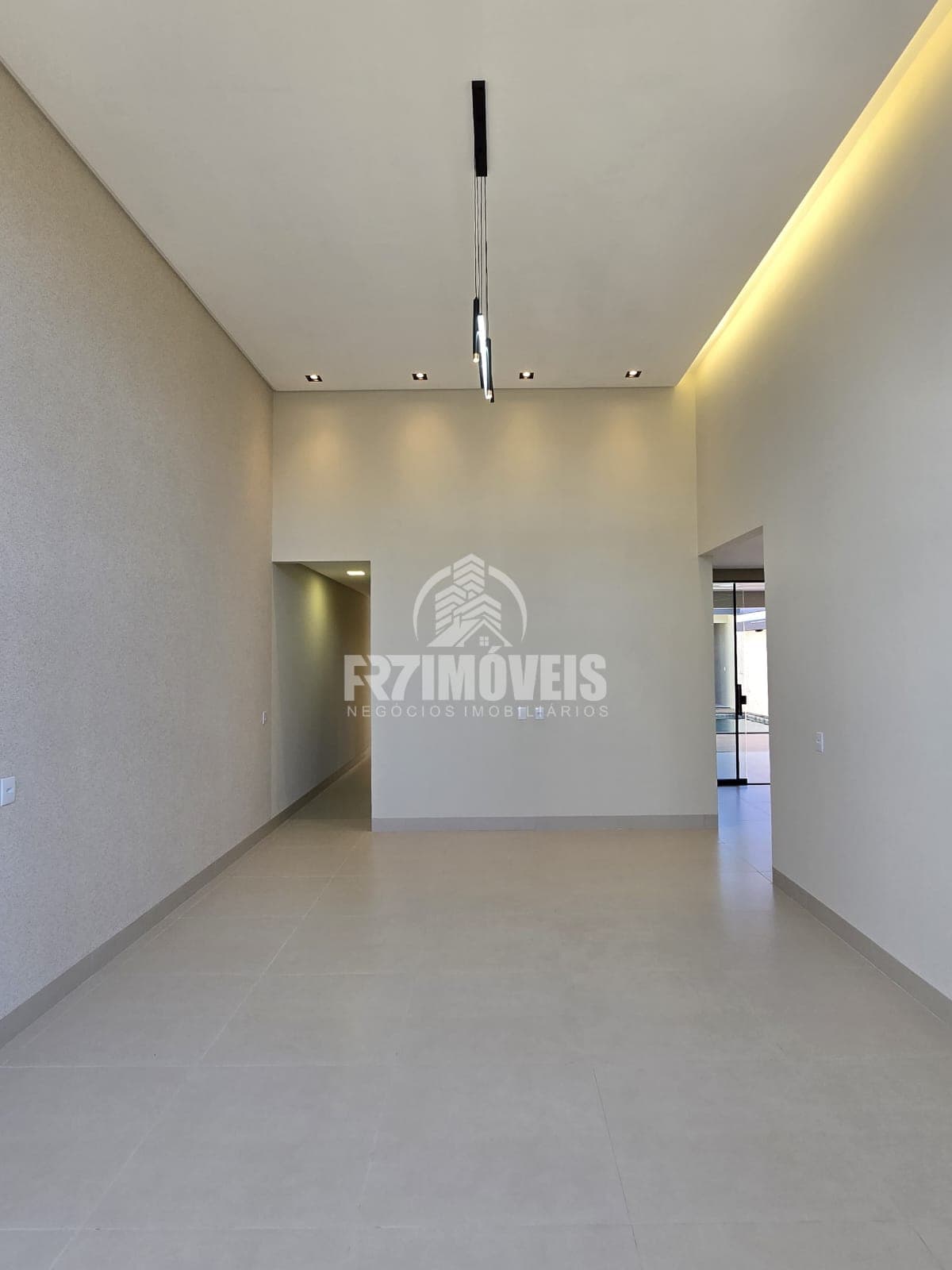 CASA COM PISCINA NO SETOR BARRAVENTO - GOIÂNIA/GO