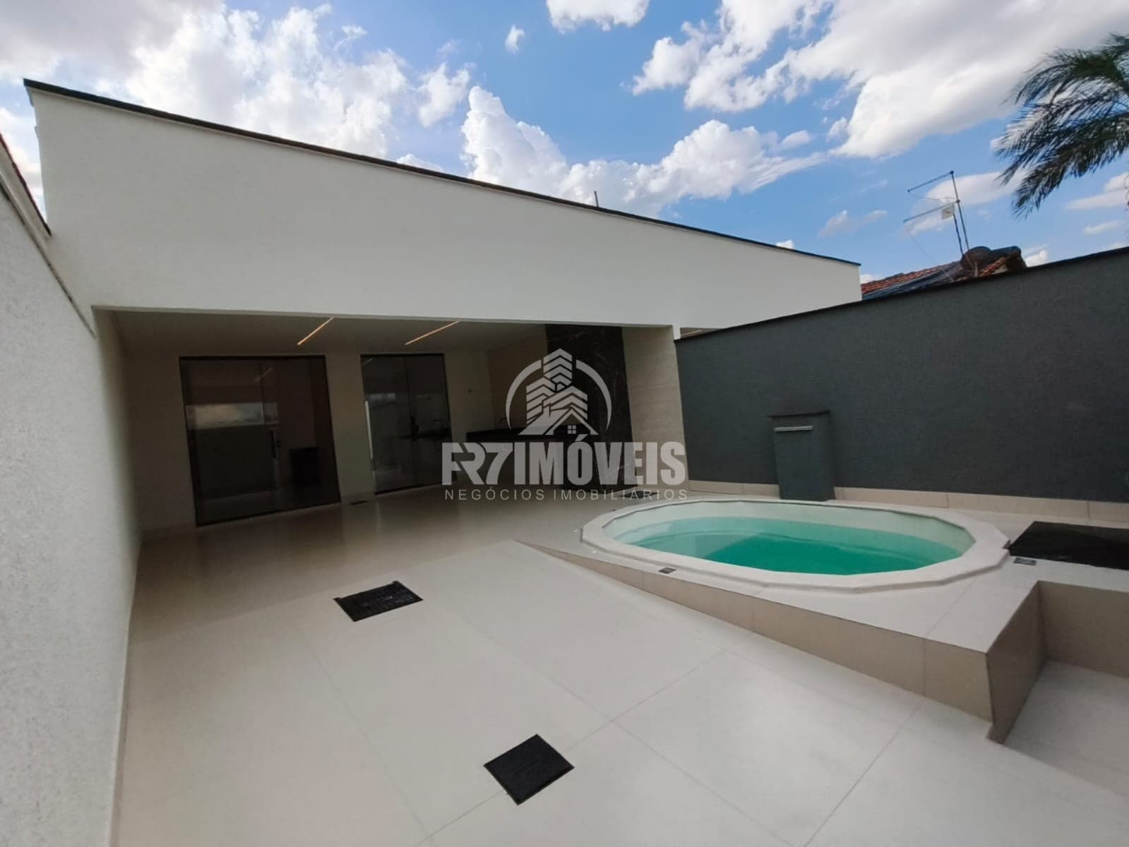 CASA À VENDA ÚLTIMA UNIDADE NO JARDIM CANEDO 2 – SENADOR CANEDO/GO