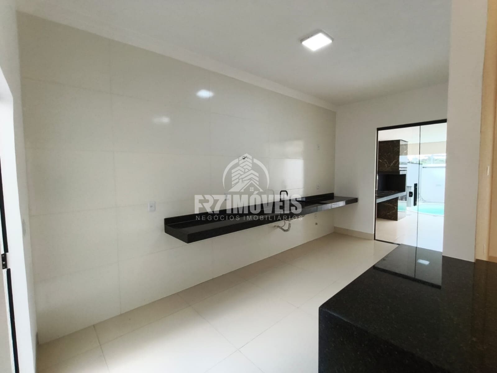 CASA À VENDA ÚLTIMA UNIDADE NO JARDIM CANEDO 2 – SENADOR CANEDO/GO