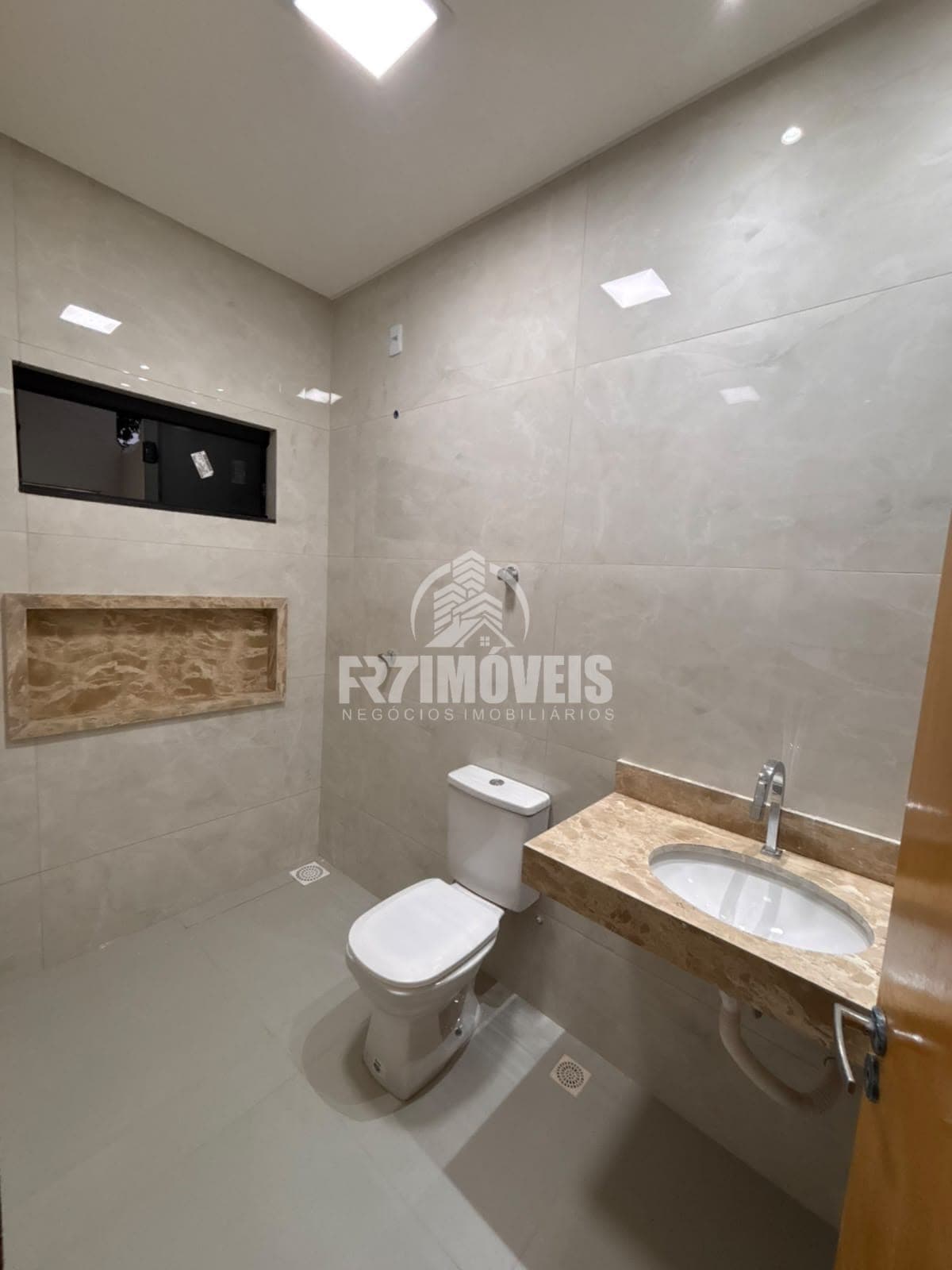 CASA COM FINO ACABAMENTO - 3 QUARTOS SENDO 1 SUÍTE - NO SETOR MANSOES PARAÍSO - GOIÂNIA/GO