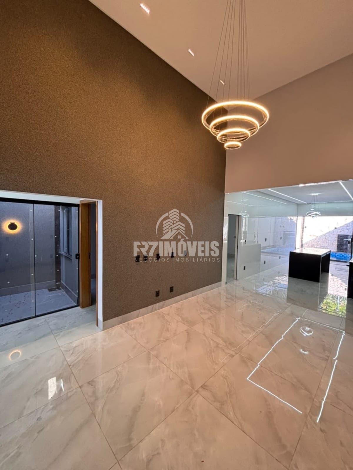 CASA COM  ÁREA GOURMET E PISICNA - 3 QUARTOS SENDO 1 SUÍTE - BALNEÁRIO MEIA PONTE