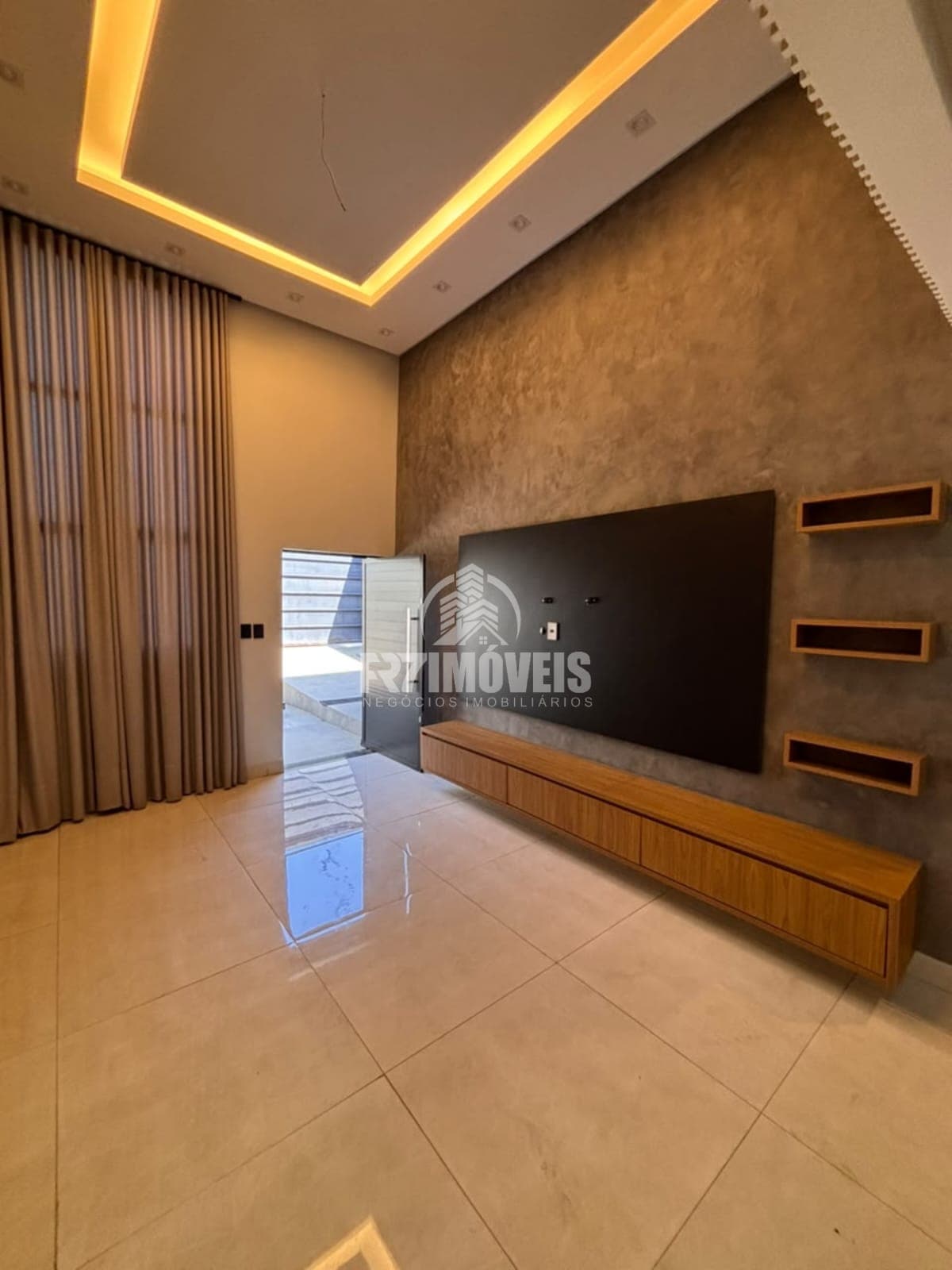 CASA ALTO PADRÃO COM SALA COMERCIAL NO CRIMEIA LESTE - GOIÂNIA/GO