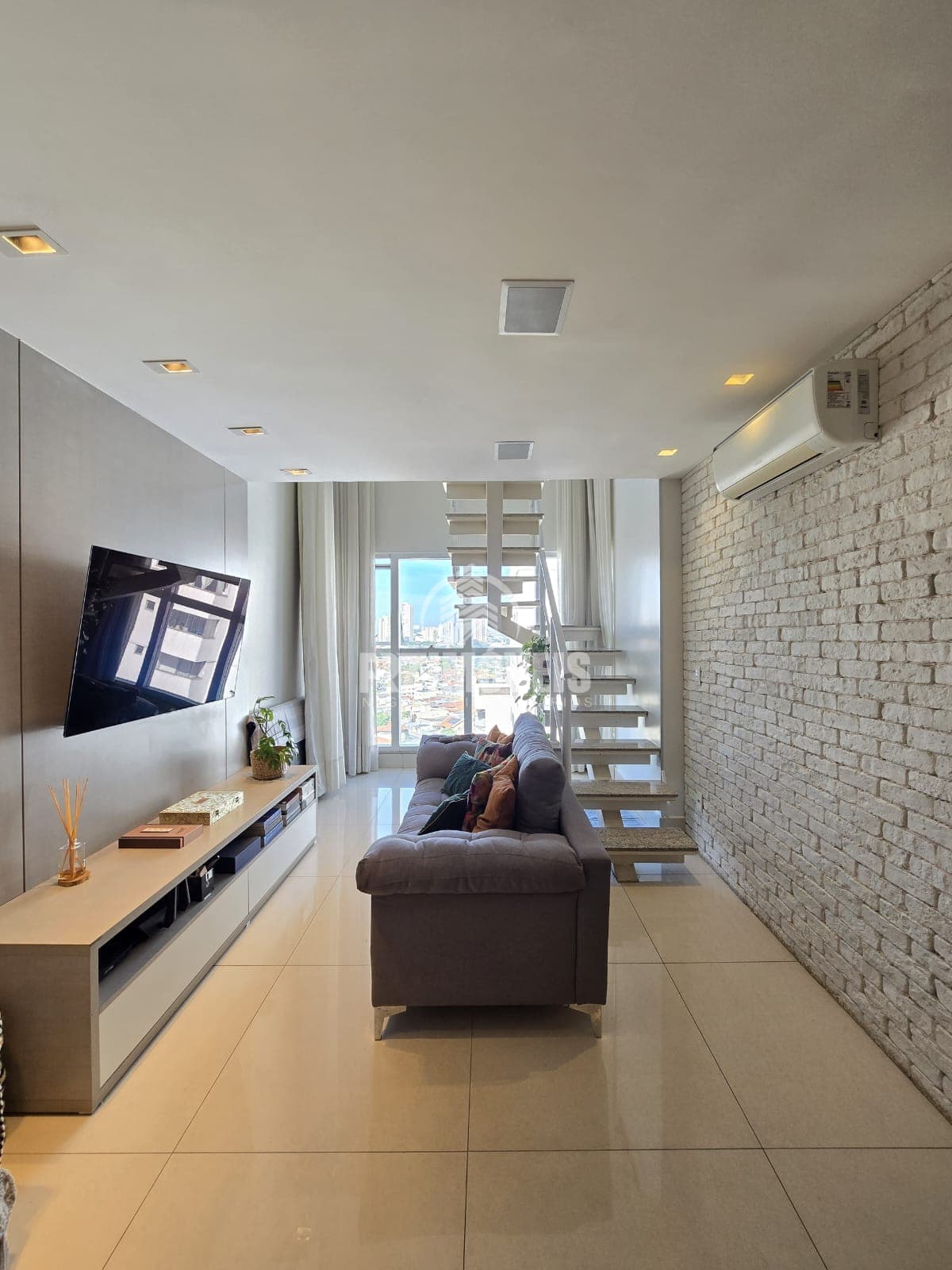 COBERTURA/DUPLEX NO RESIDENCIAL VEREDAS DO LAGO NO SETOR OESTE - GOIÂNIA/GO