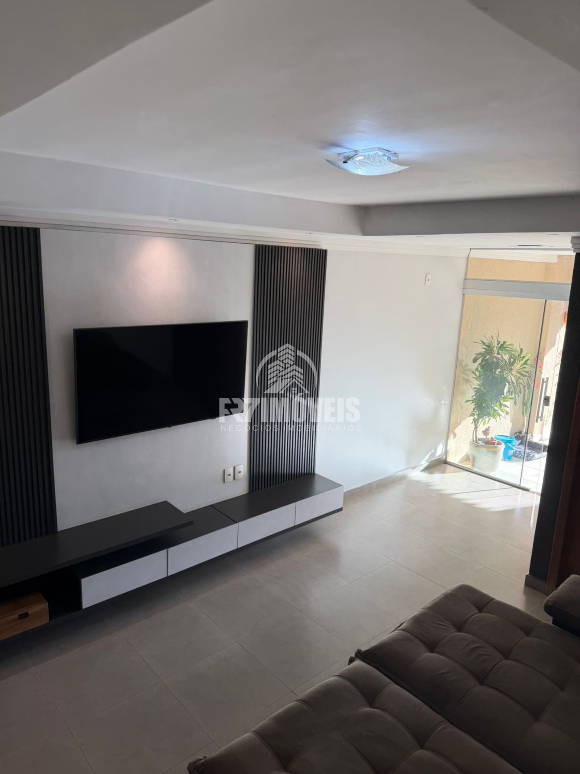SOBRADO NO RES. HUGO DE MORAES – GOIÂNIA/GO