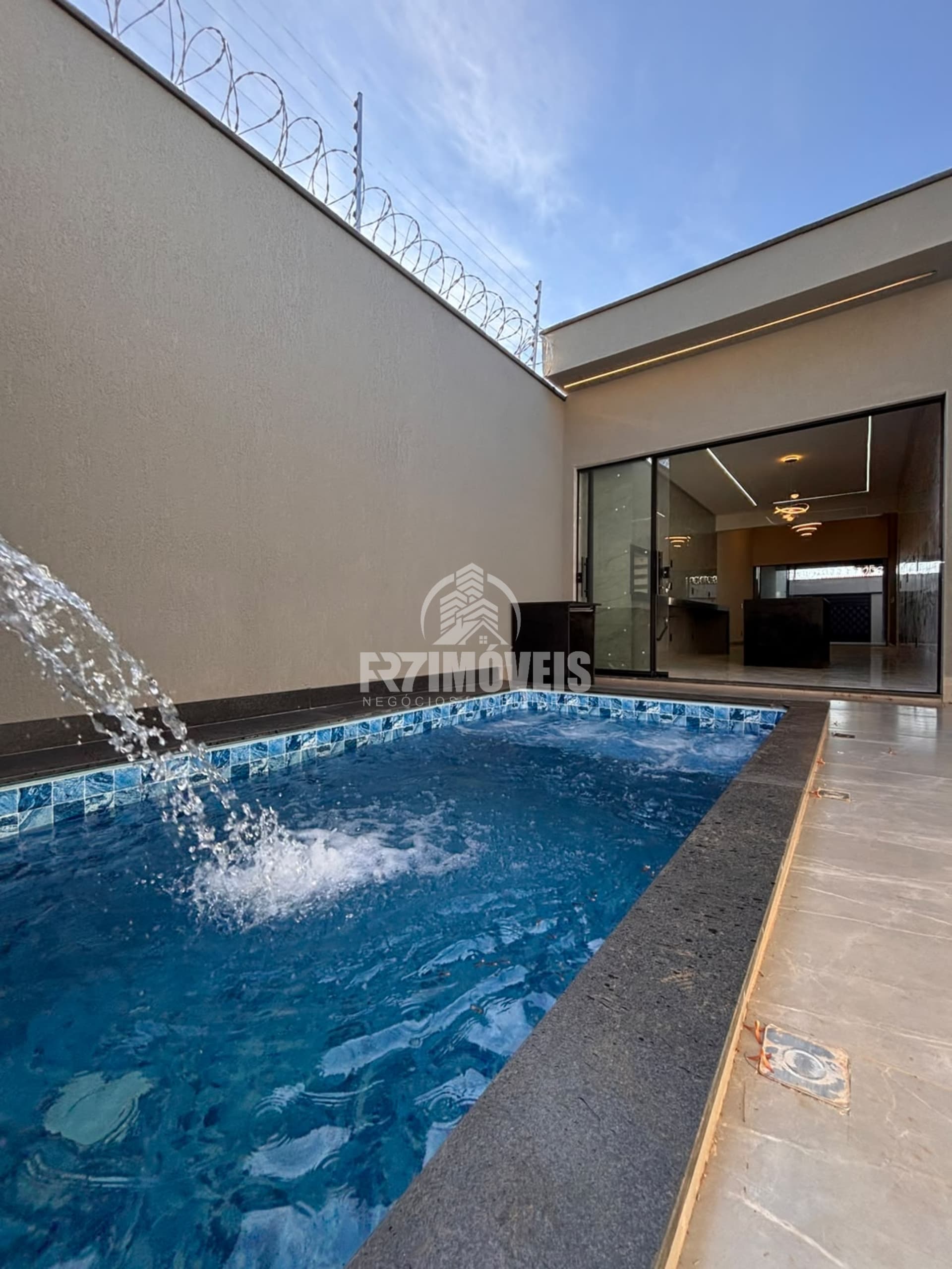 CASA COM PISCINA NO BALNEÁRIO MEIA PONTE - GOIÂNIA/GO