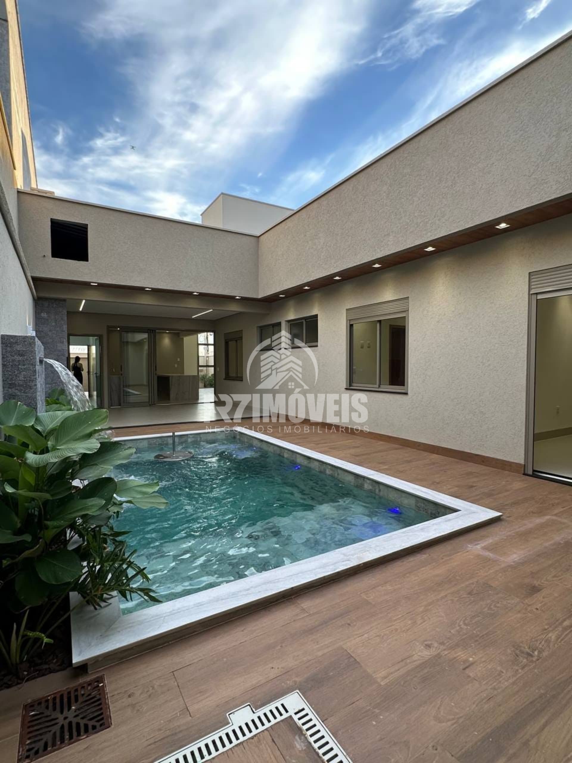 CASA ALTO PADRÃO NO RESIDENCIAL BARRAVENTO- GOIÂNIA/GO