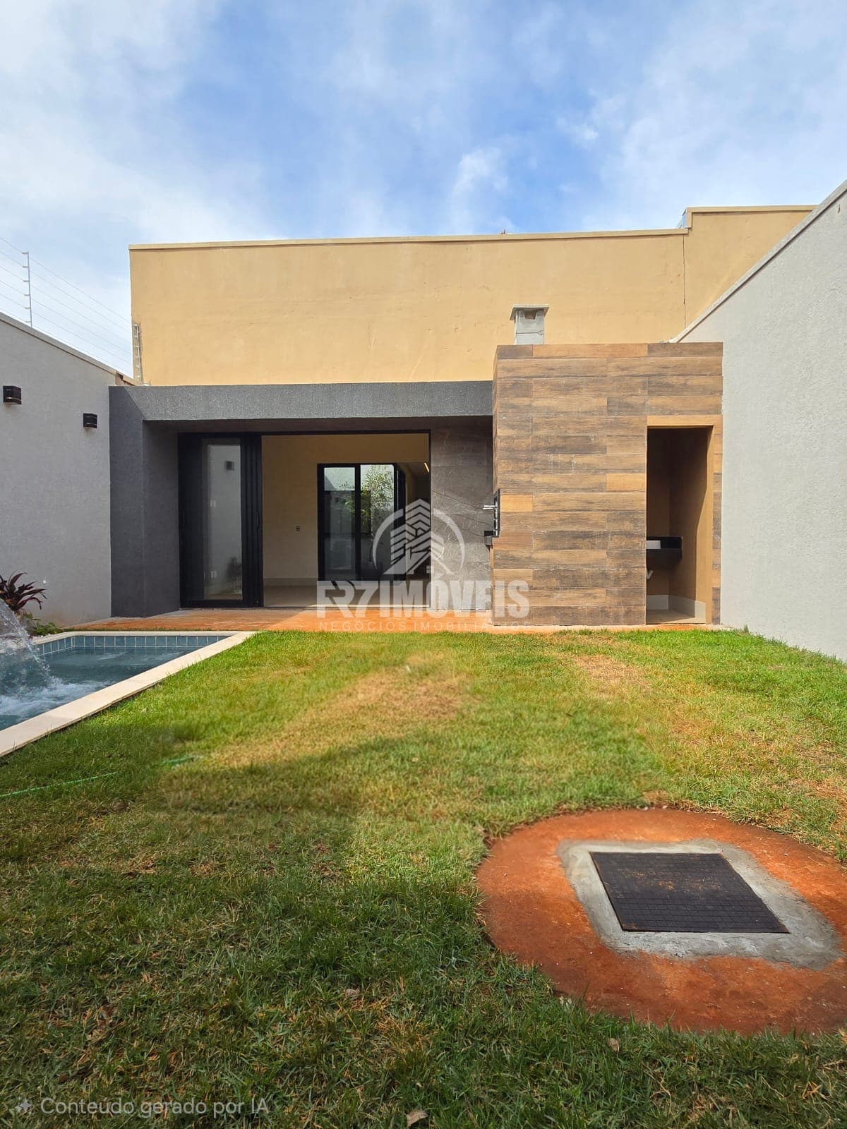 CASA COM PISCINA NO BALNEÁRIO MEIA PONTE - GOIÂNIA/GO