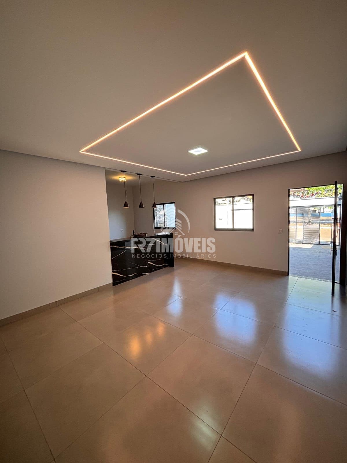 CASA AMPLA BEM LOCALIZADA NO SETOR BALNEÁRIO MEIA PONTE – GOIÂNIA/GO