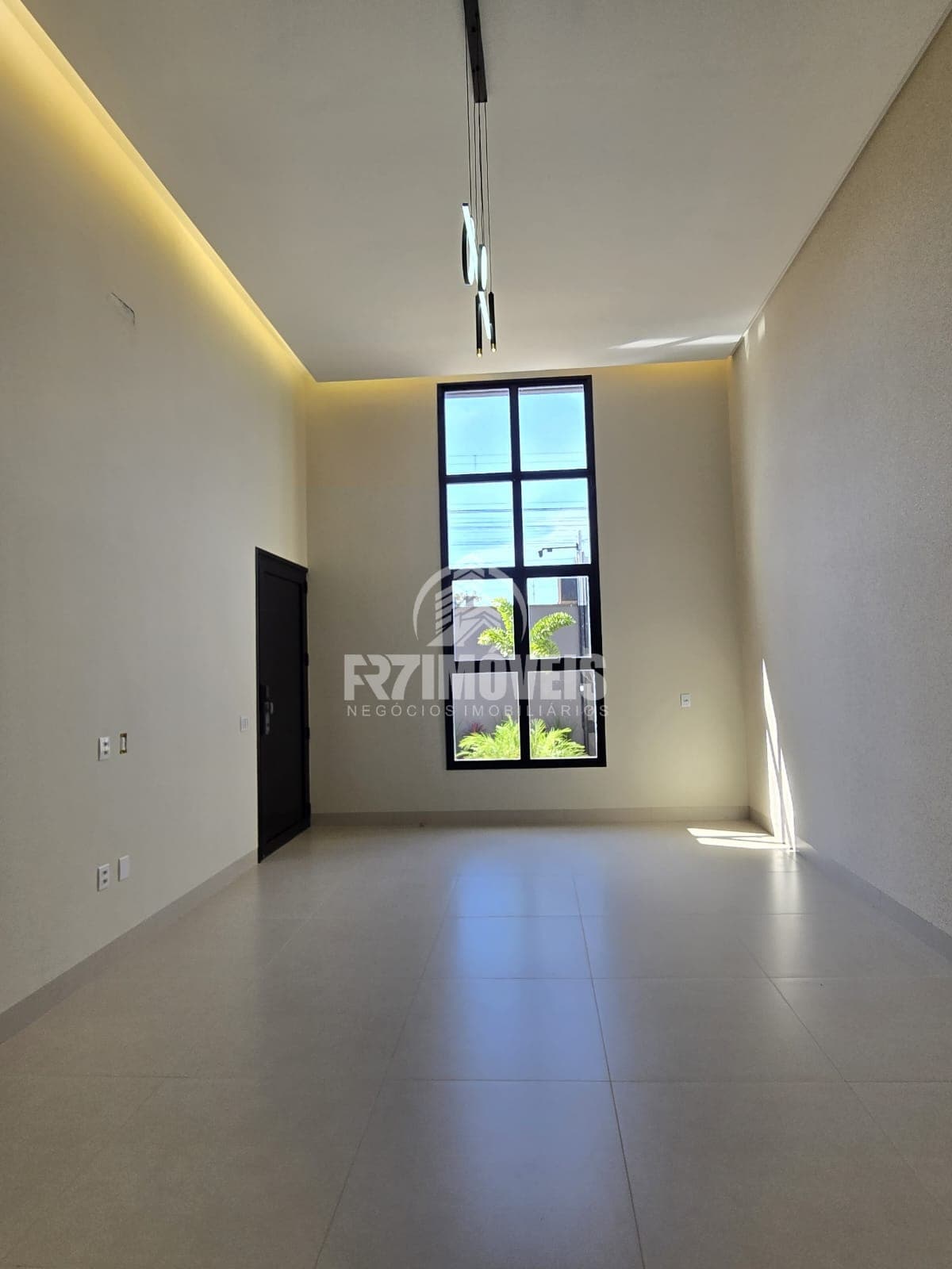 CASA COM PISCINA NO SETOR BARRAVENTO - GOIÂNIA/GO