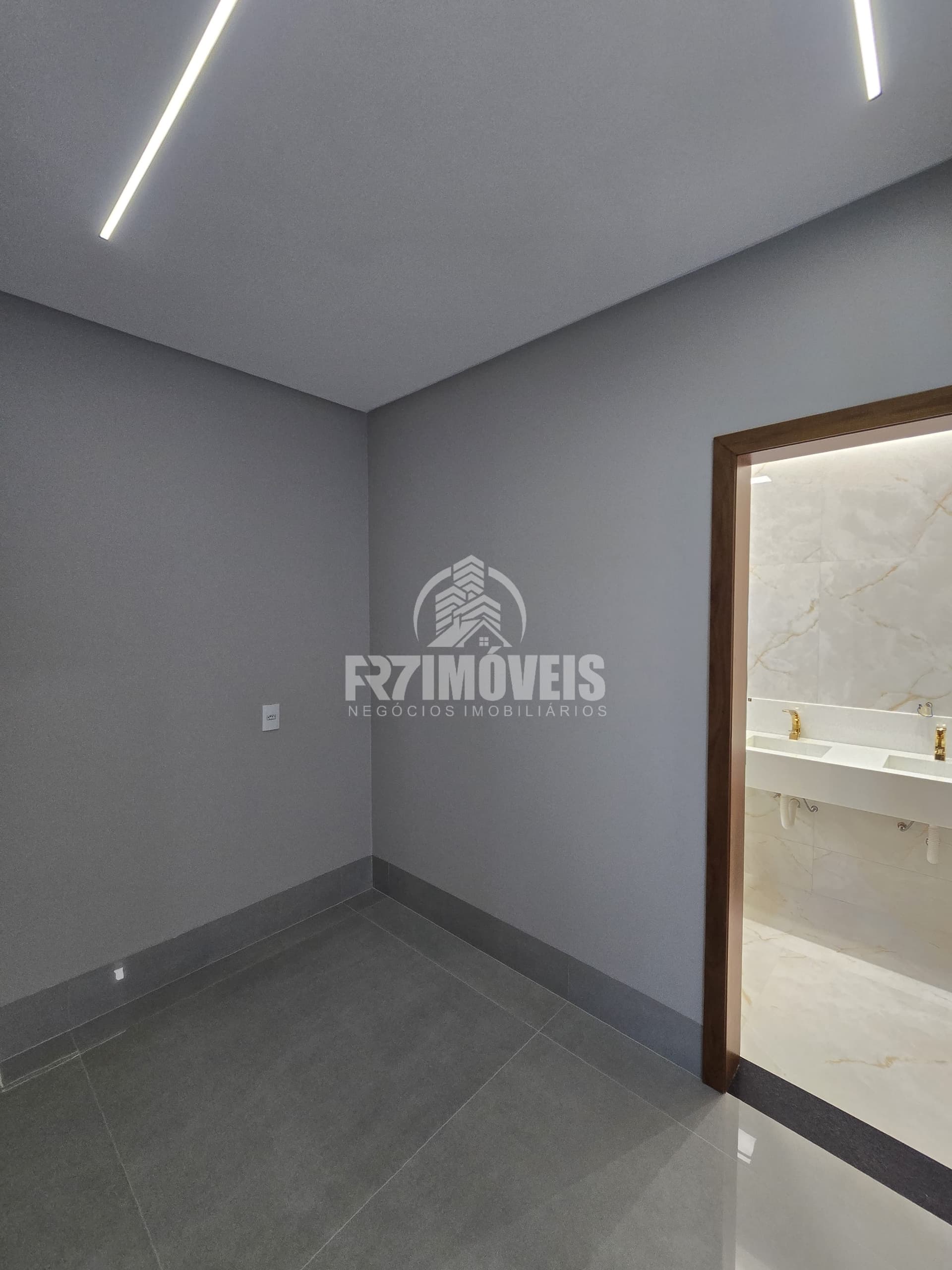 SOBRADO NO CONDOMÍNIO PARQVILLE QUARESMEIRA – TRINDADE/GO