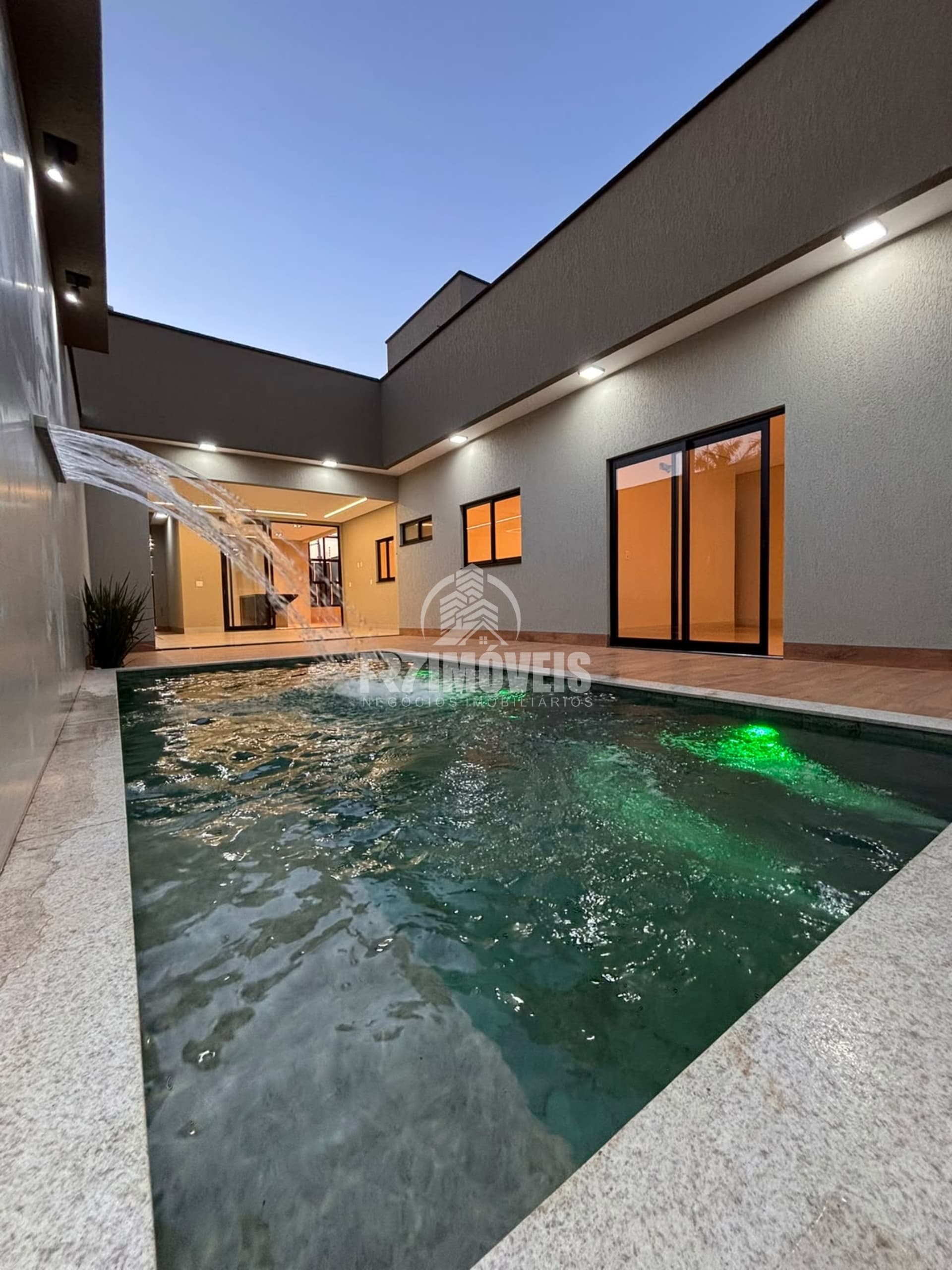CASA DE ALTO PADRÃO NO RESIDENCIAL BARRAVENTO - GOIÂNIA/GO