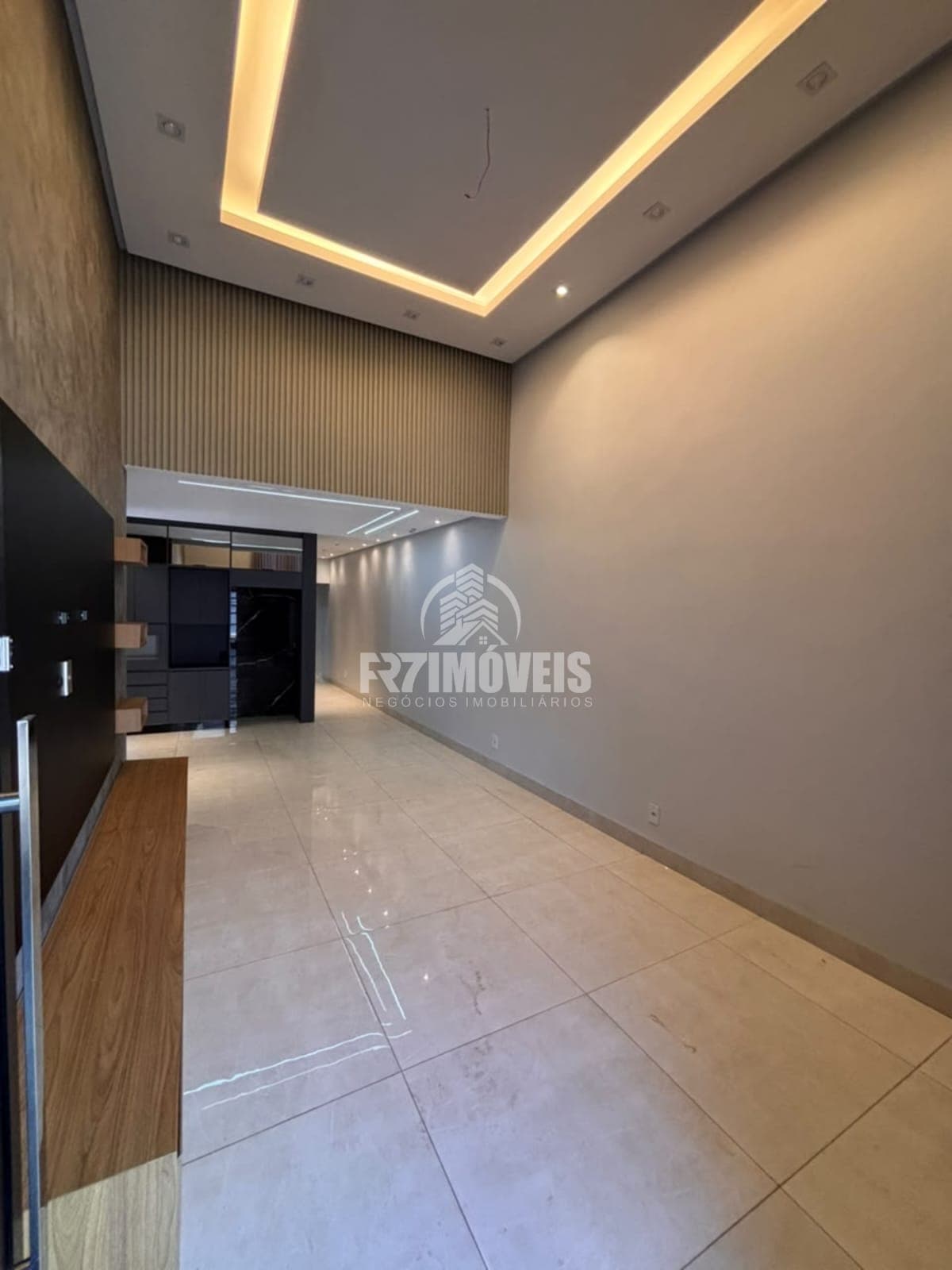 CASA ALTO PADRÃO COM SALA COMERCIAL NO CRIMEIA LESTE - GOIÂNIA/GO