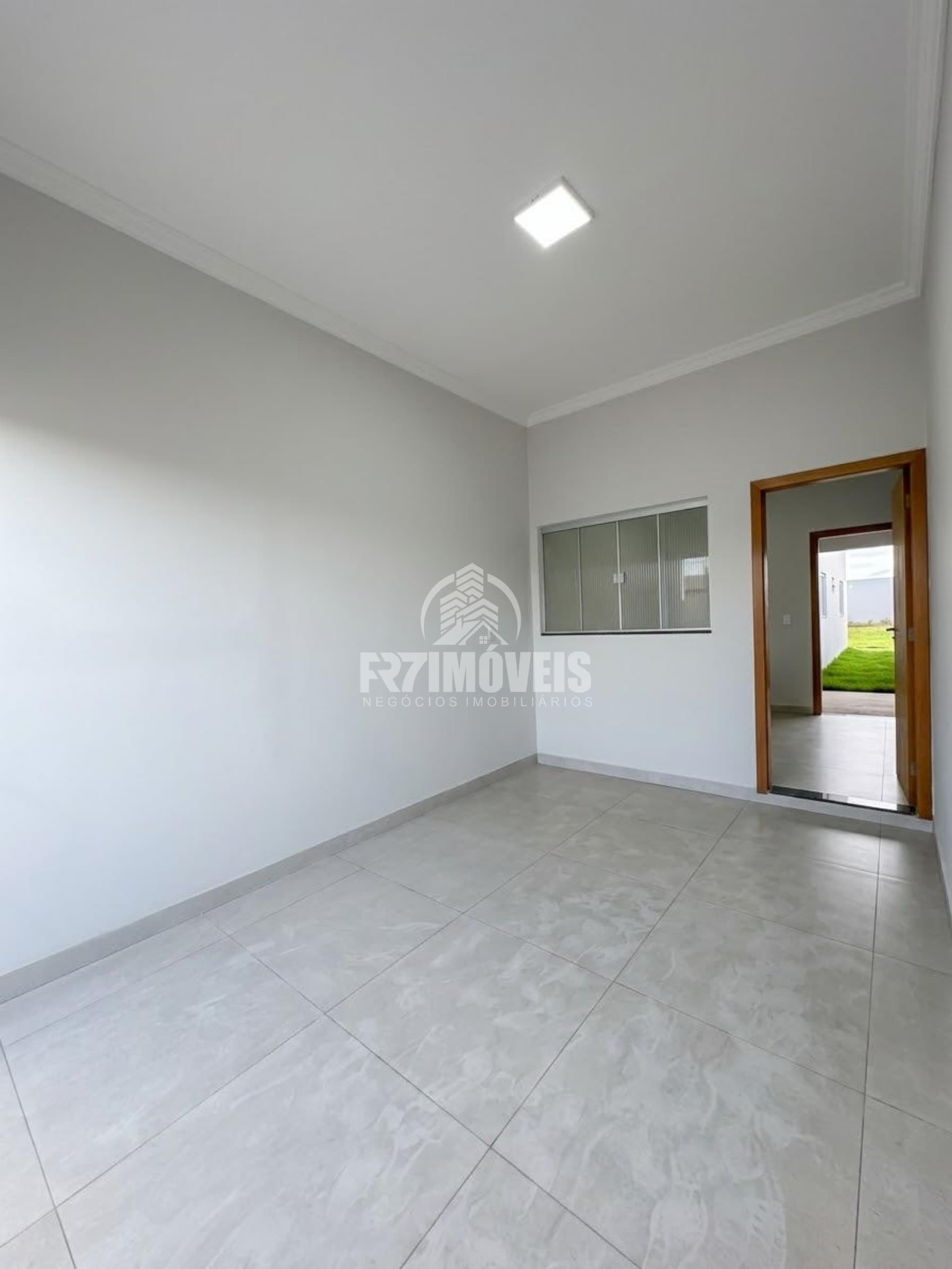 CASA COM QUINTAL NO SETOR RESIDENCIAL PETRÓPOLIS - GOIÂNIA/GO
