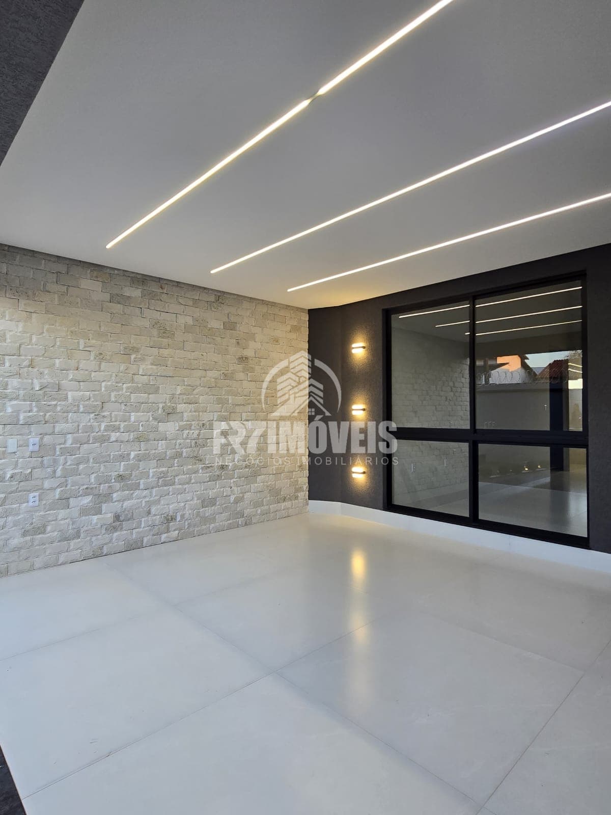 CASA ALTISSIMO PADRÃO NO RESIDENCIAL BARRAVENTO - GOIÂNIA/GO