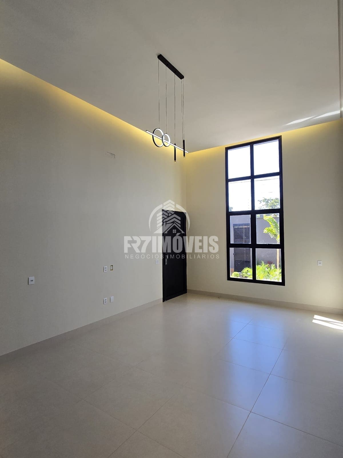 CASA COM PISCINA NO SETOR BARRAVENTO - GOIÂNIA/GO