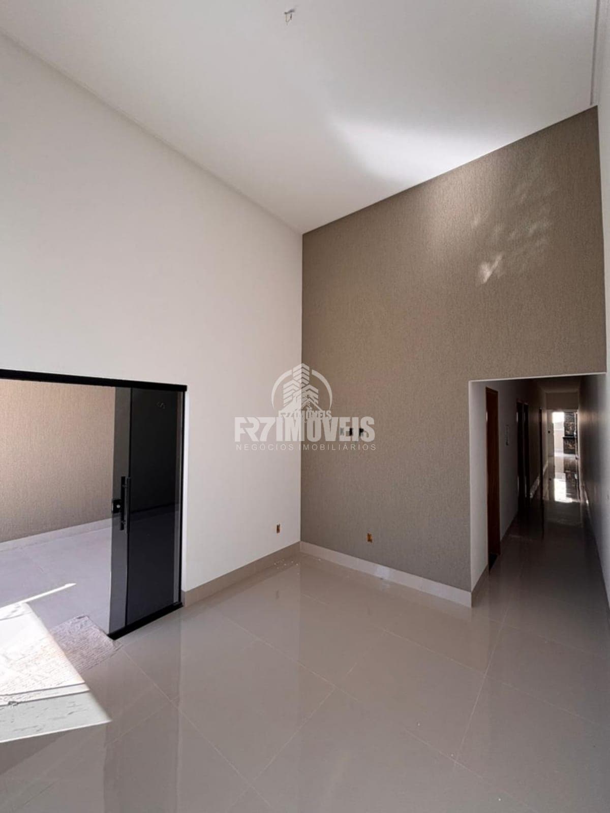 EXCELETE CASA NO SETOR BALNEÁRIO MEIA PONTE – GOIÂNIA/GO