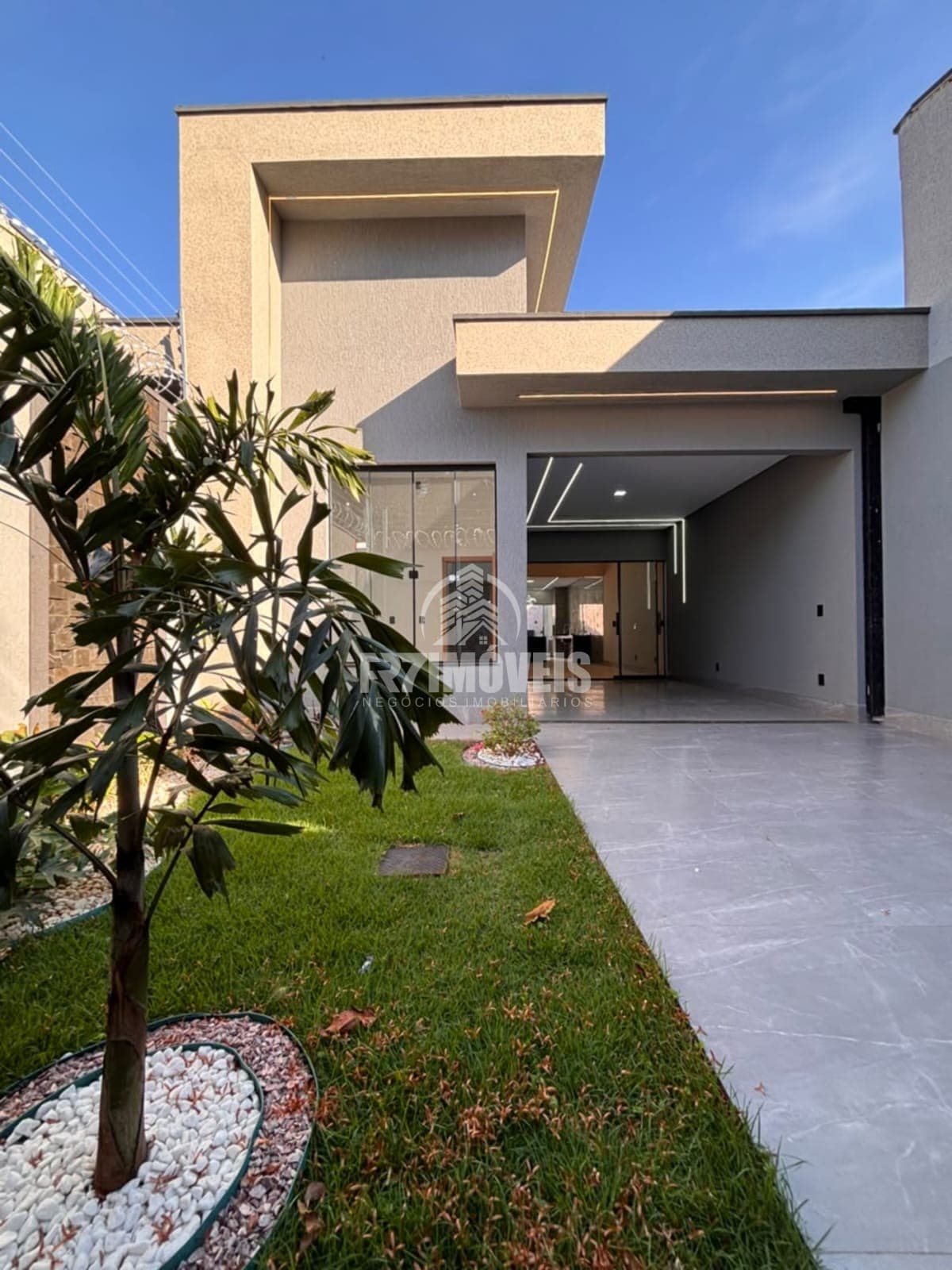 CASA COM  ÁREA GOURMET E PISICNA - 3 QUARTOS SENDO 1 SUÍTE - BALNEÁRIO MEIA PONTE