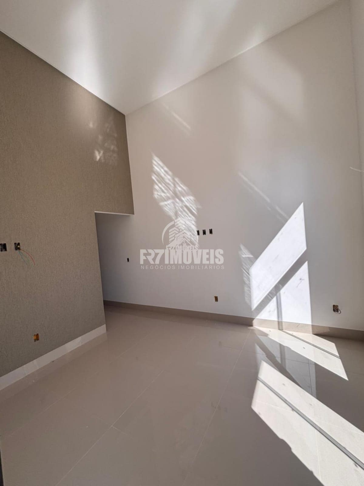 EXCELETE CASA NO SETOR BALNEÁRIO MEIA PONTE – GOIÂNIA/GO