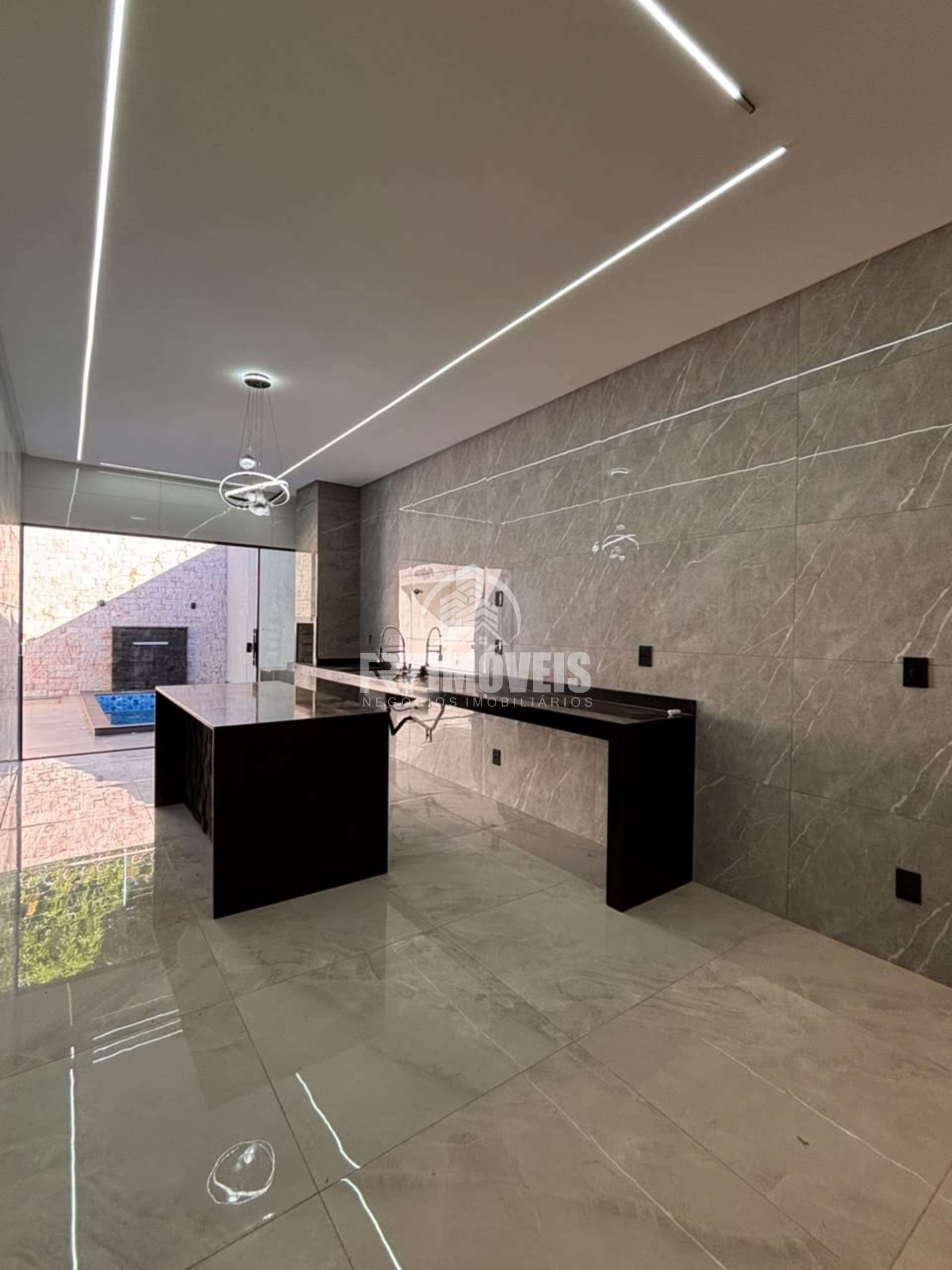 CASA COM PISCINA NO BALNEÁRIO MEIA PONTE - GOIÂNIA/GO