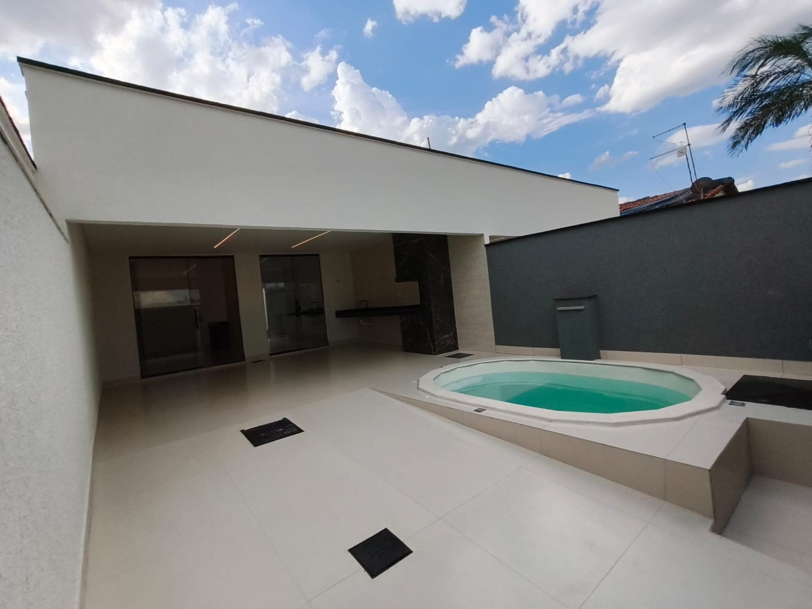 Belíssima casa em Senador Canedo