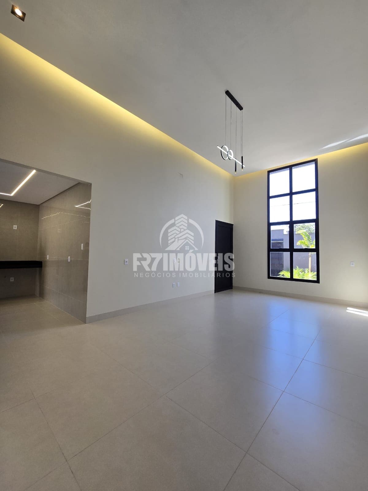 CASA COM PISCINA NO SETOR BARRAVENTO - GOIÂNIA/GO