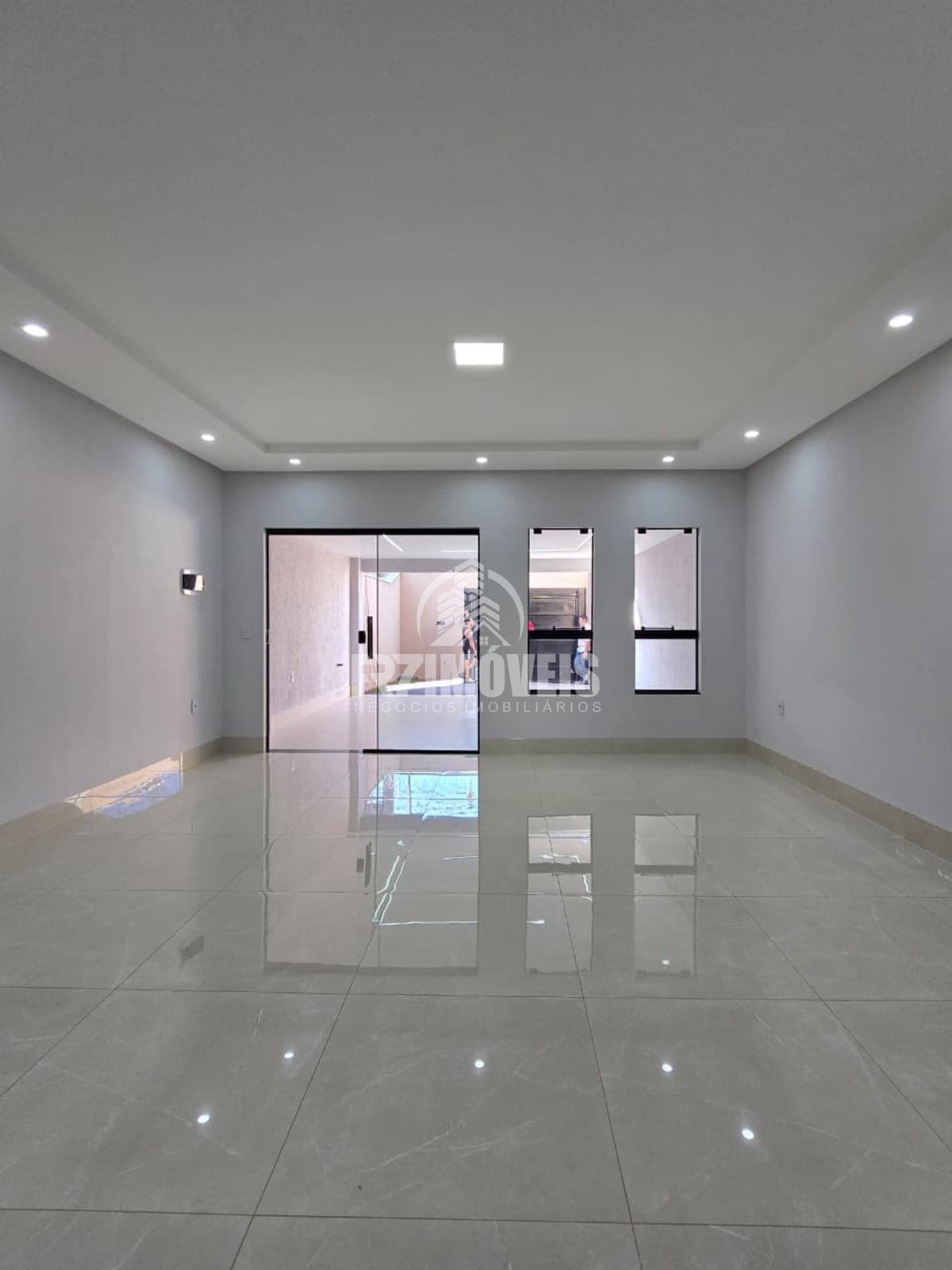 SOBRADO COM QUINTAL NO SETOR SOLAR VILLE – GOIÂNIA/GO