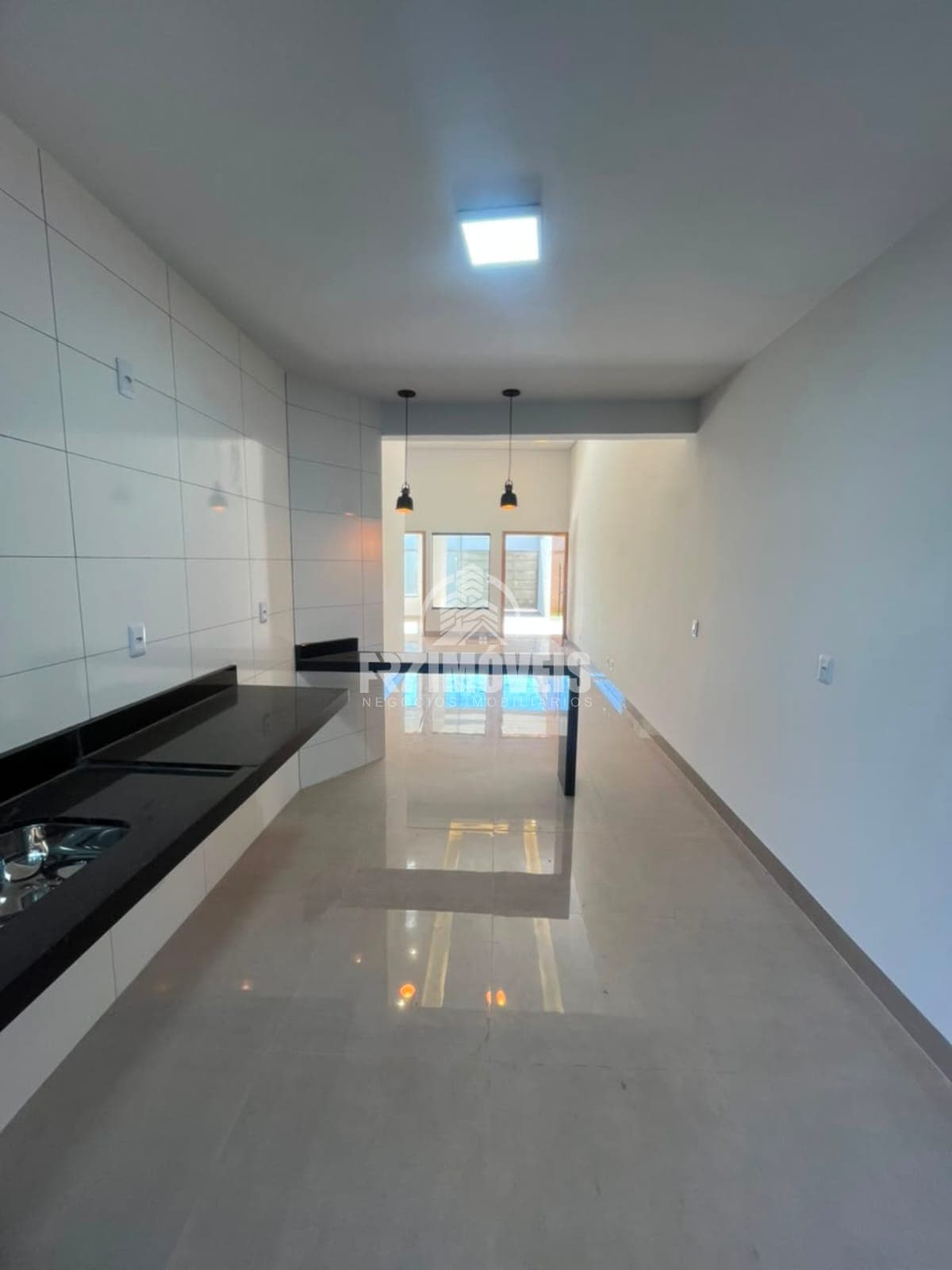 CASA COM QUINTAL NO ALICE BARBOSA - GOIÂNIA