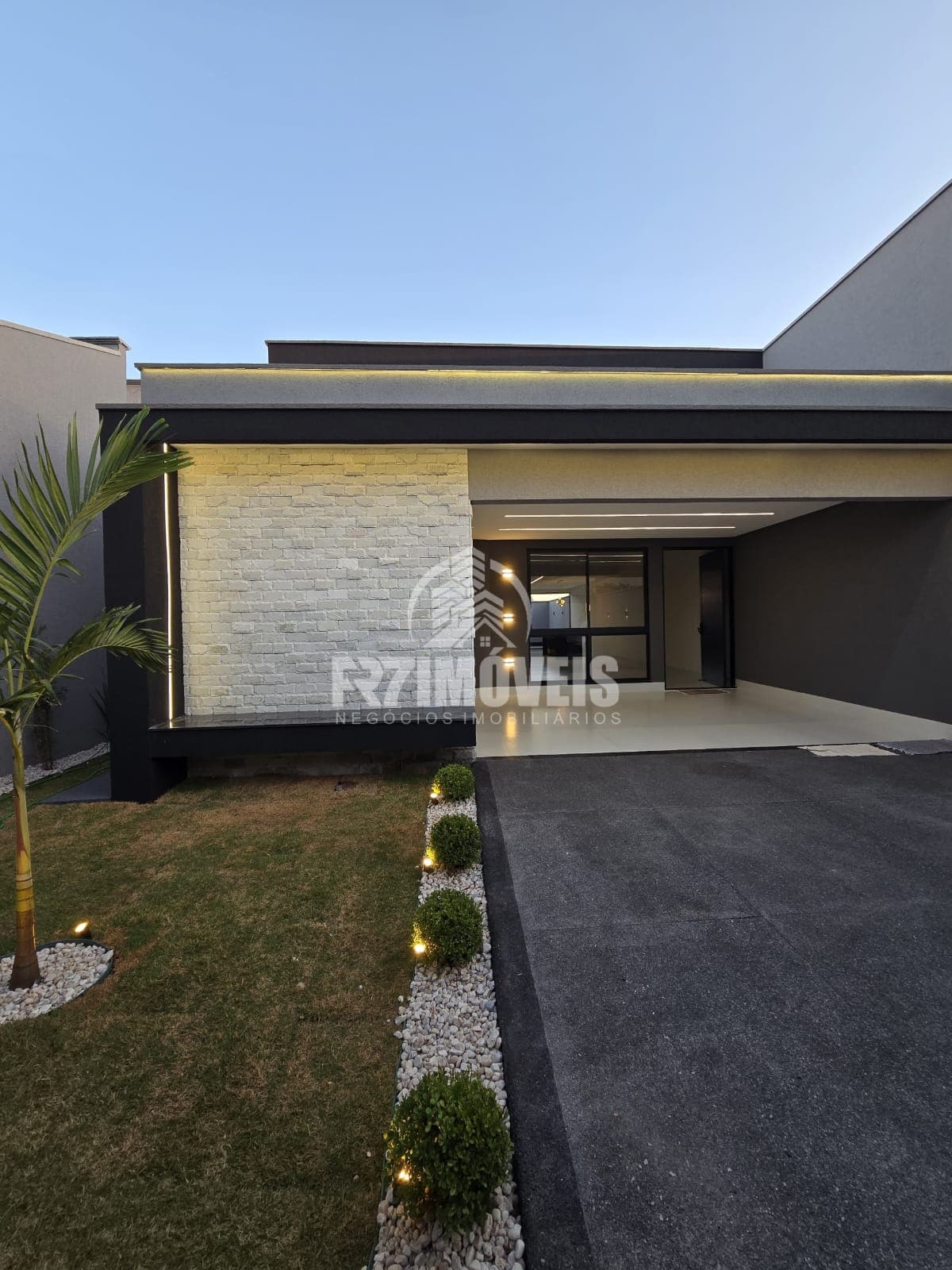 CASA ALTISSIMO PADRÃO NO RESIDENCIAL BARRAVENTO - GOIÂNIA/GO
