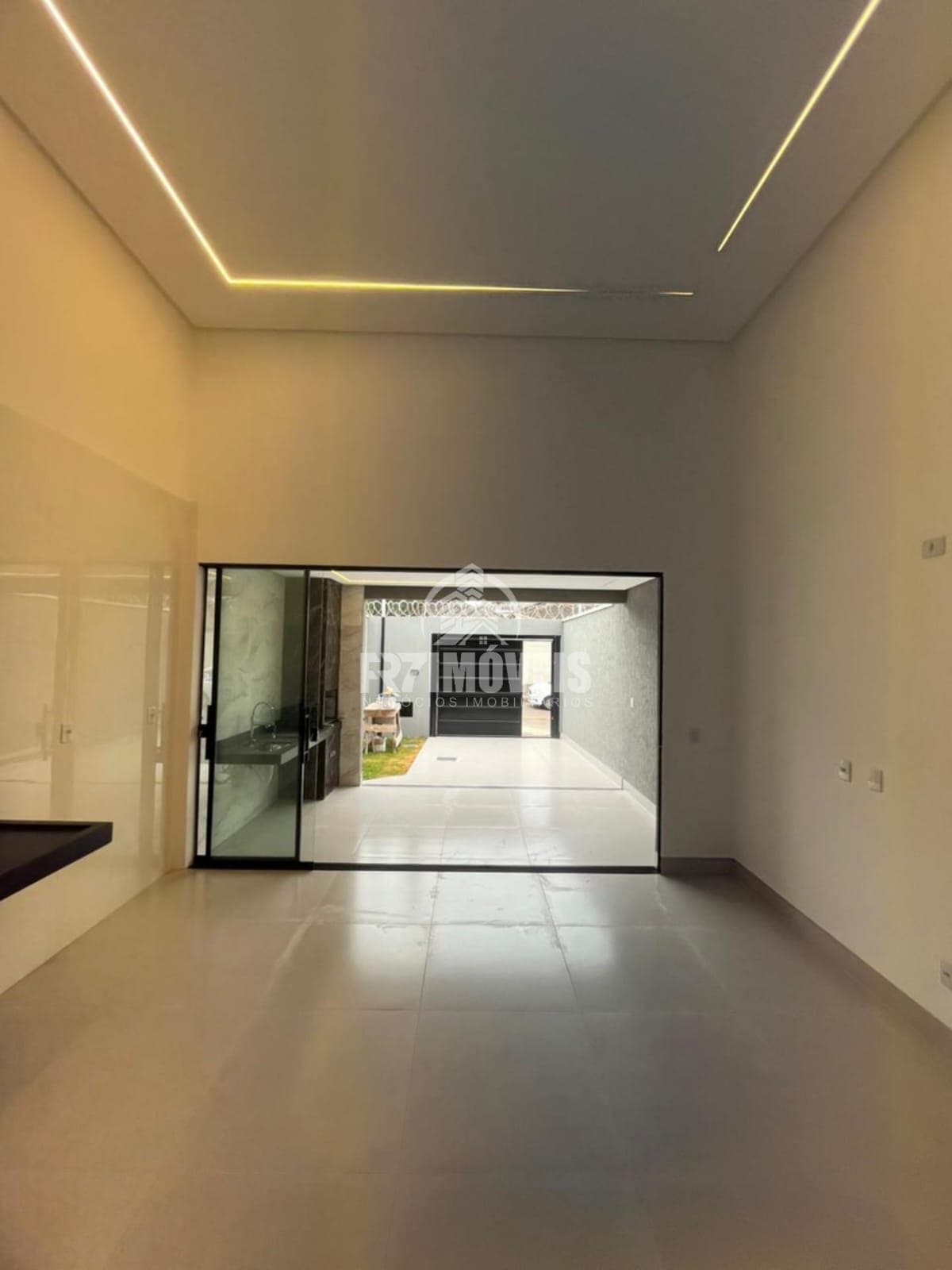 CASA COM EXCELENTE LOCALIZAÇÃO NO JARDIM BOM JESUS - GOIÂNIA/GO