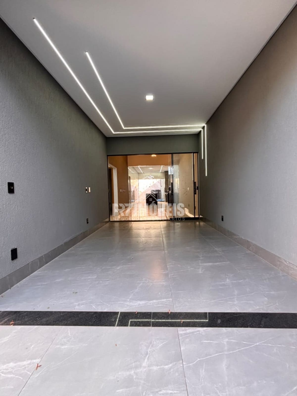 CASA COM  ÁREA GOURMET E PISICNA - 3 QUARTOS SENDO 1 SUÍTE - BALNEÁRIO MEIA PONTE